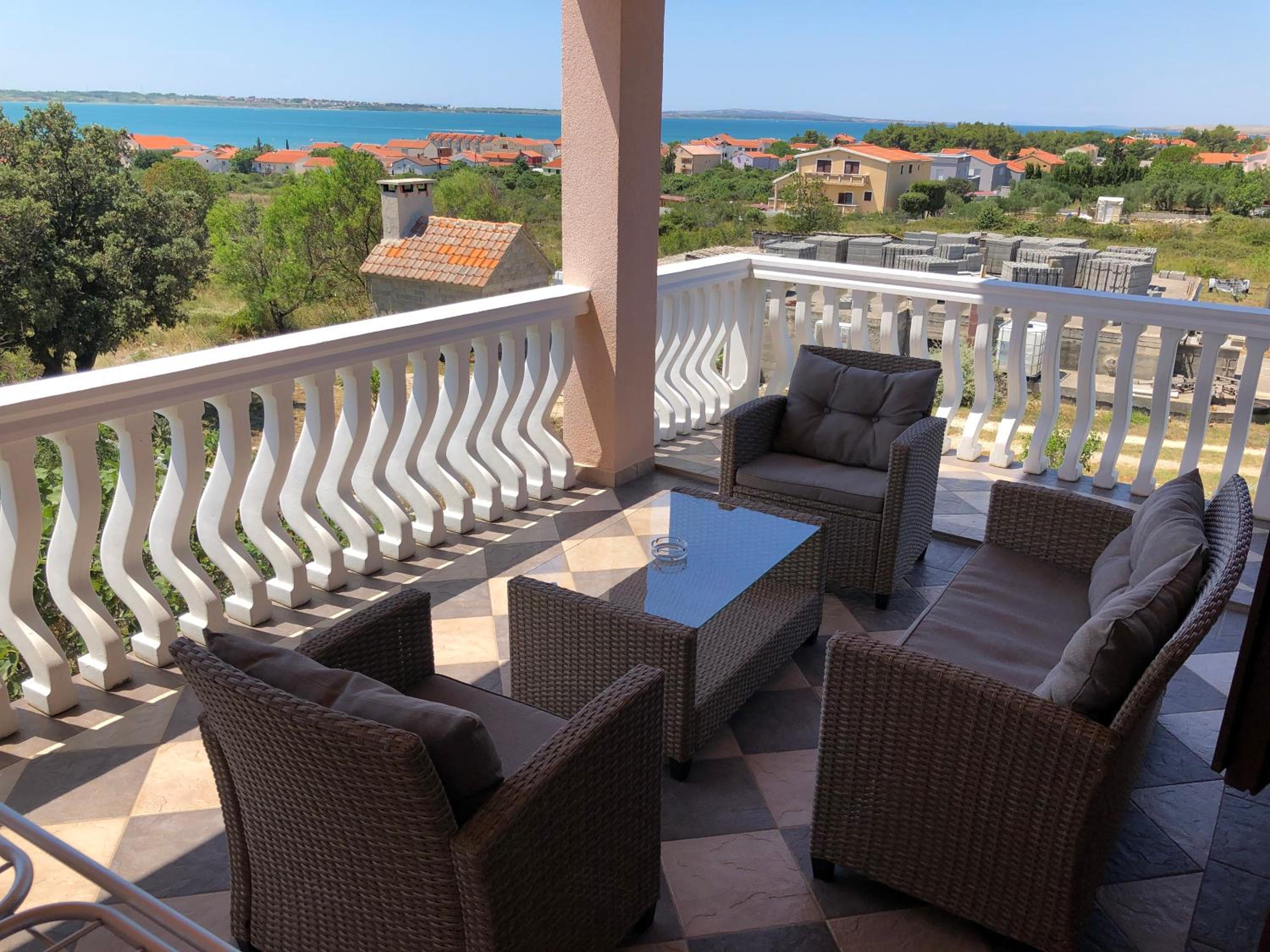 One-Bedroom Apartment with Terrace and Sea View - Photo 29