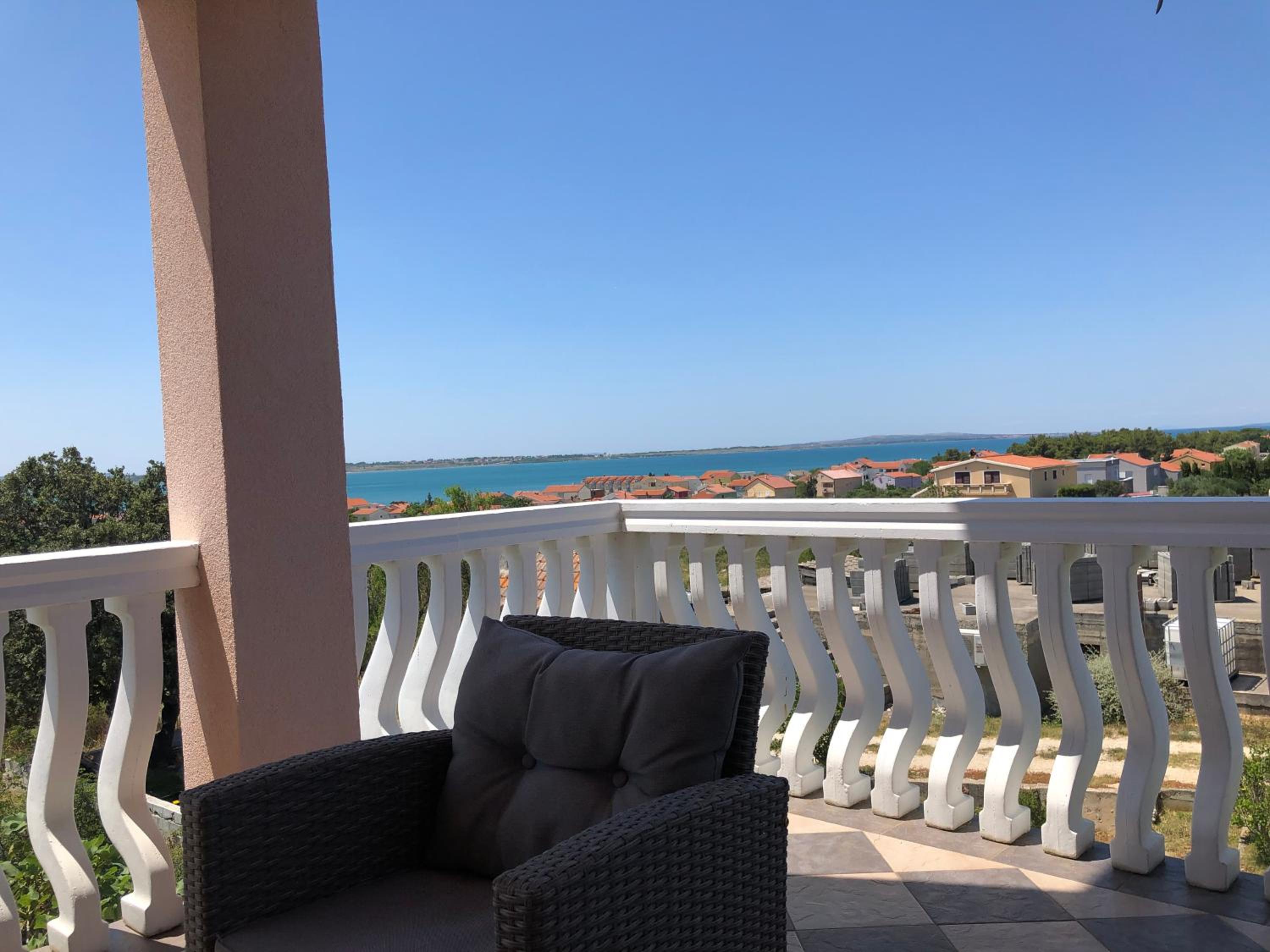 One-Bedroom Apartment with Terrace and Sea View - Photo 28
