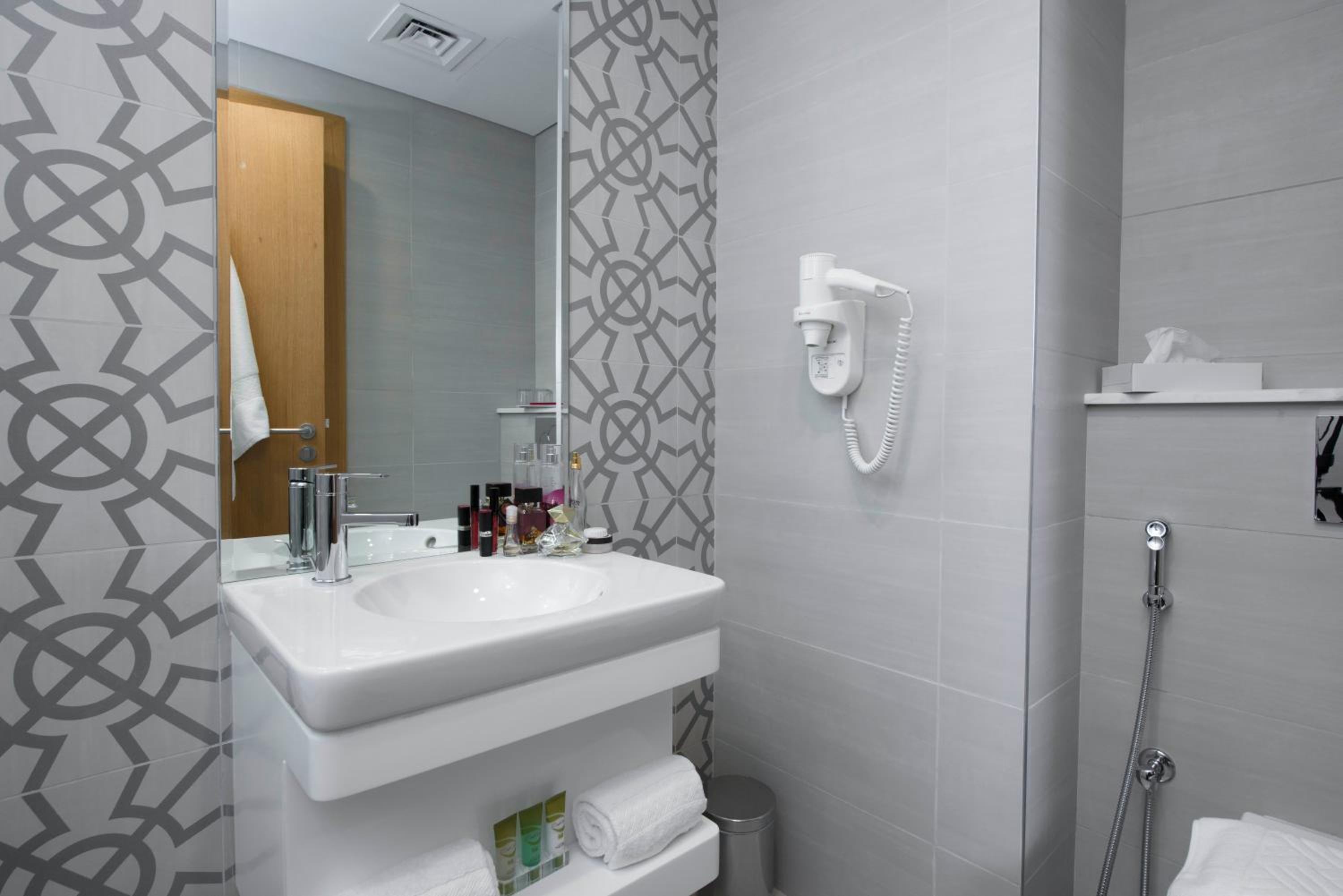 Standard Double Suite with City View photo 2