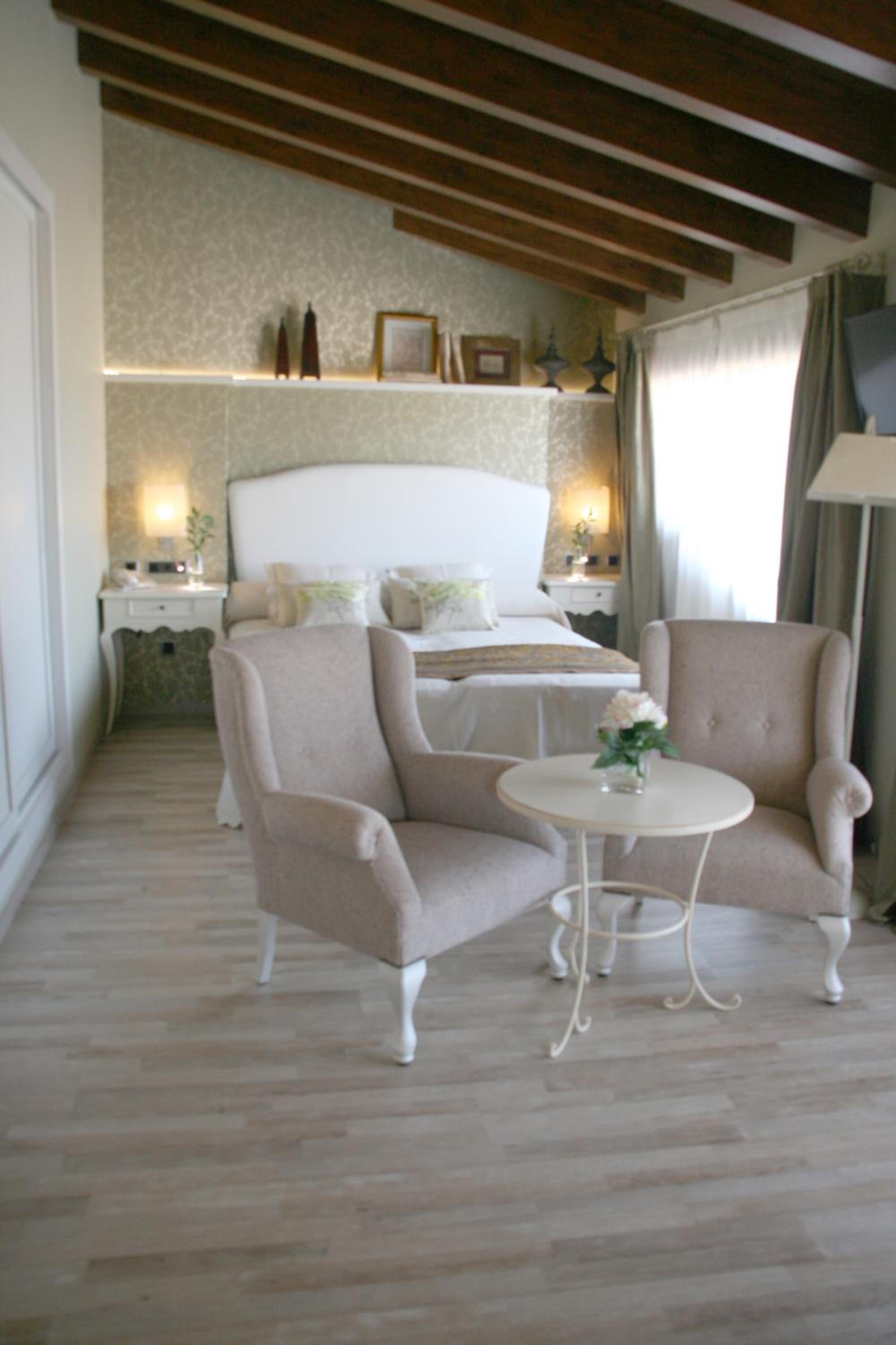 Superior Twin or Double Room with Terrace and Castle View  photo 2