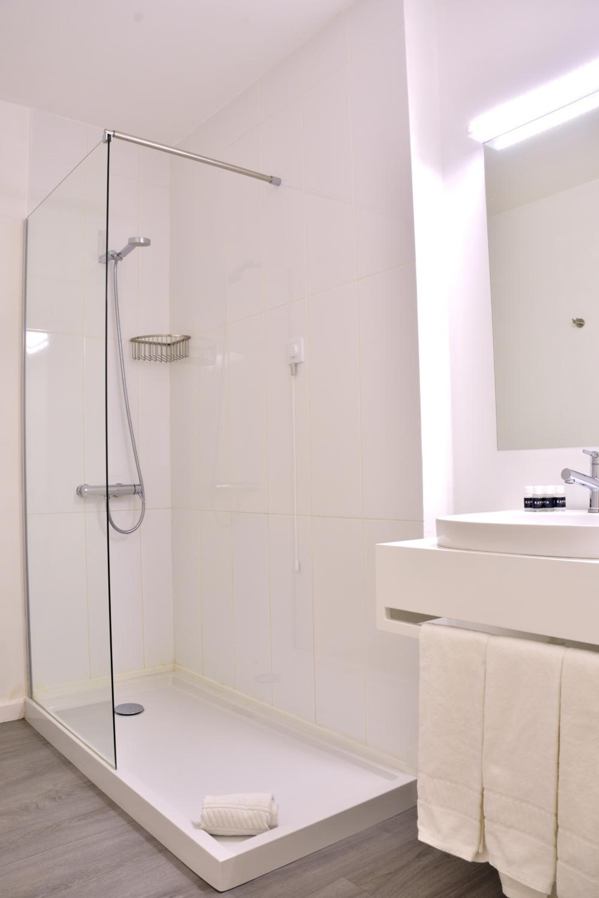Double Room - Photo 11