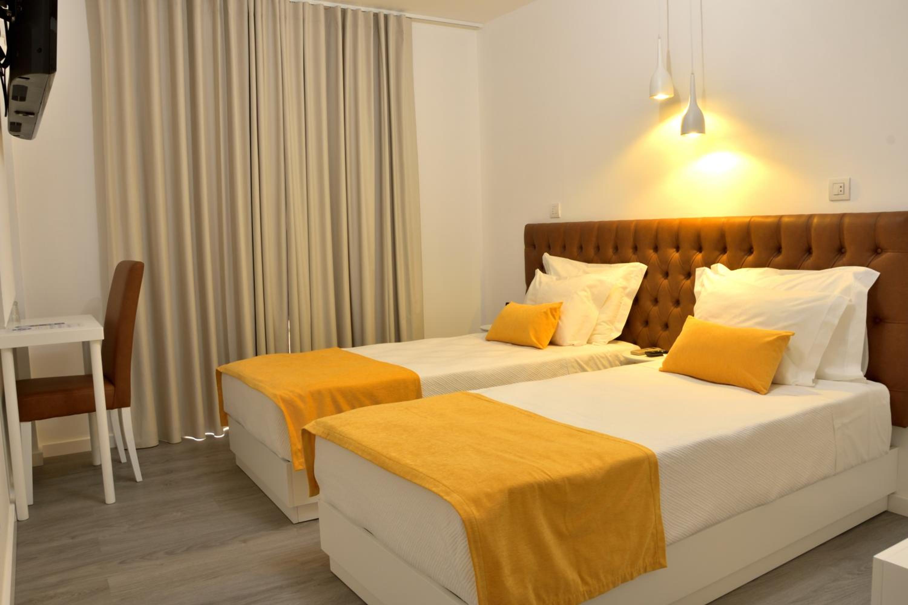 Twin Room - Photo 2