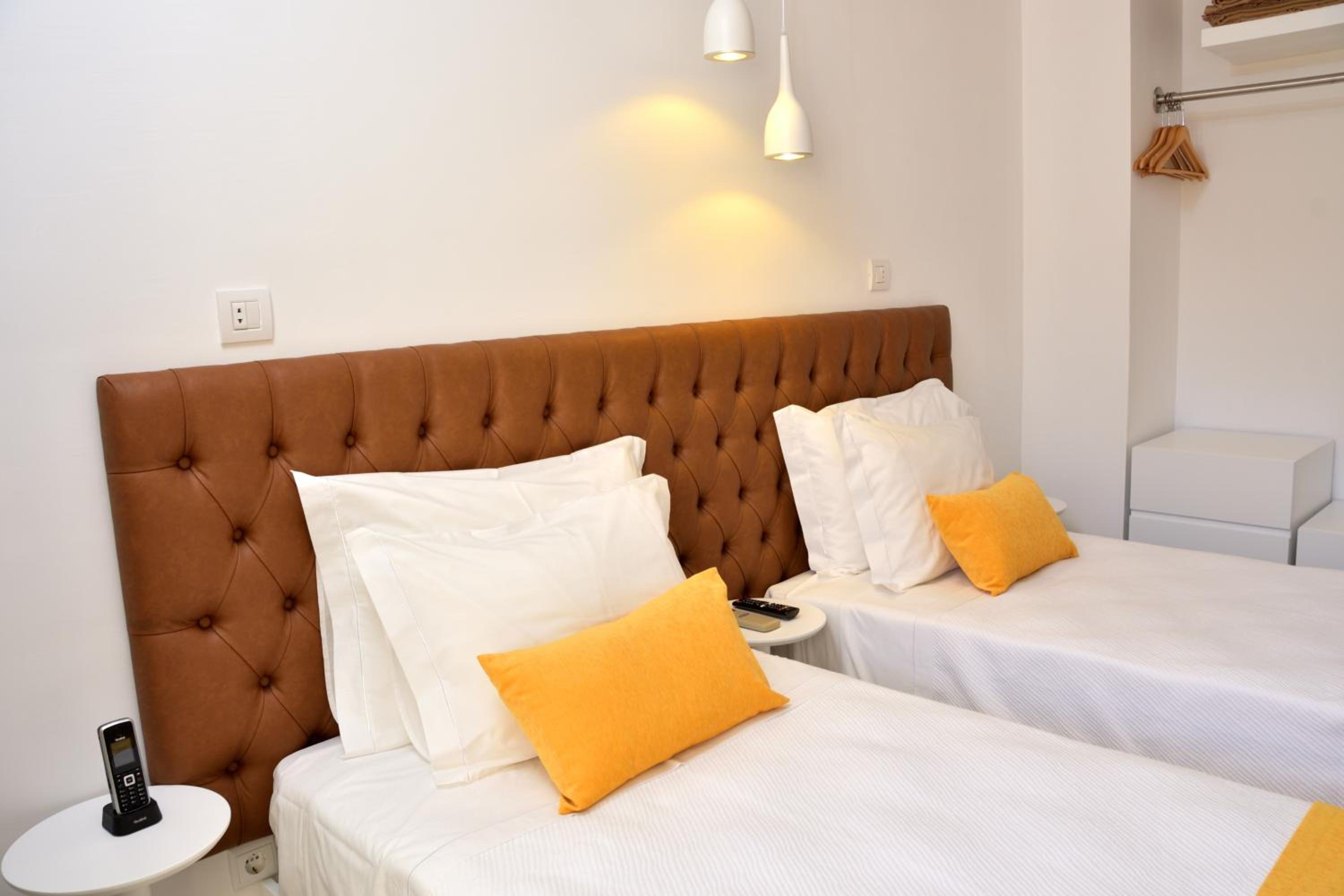 Twin Room - Photo 6