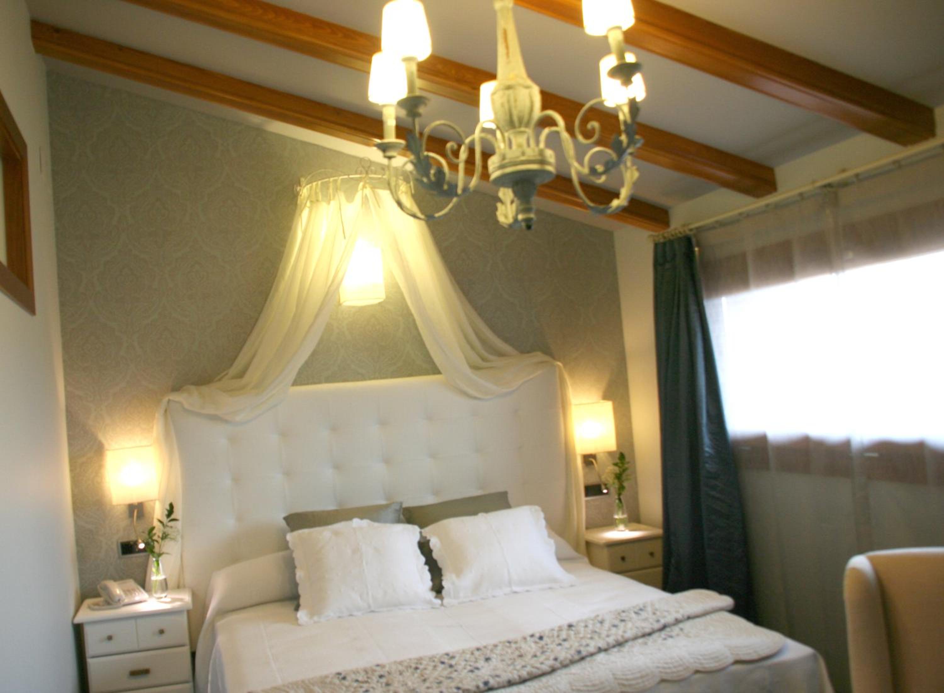 Twin or Double Room with Balcony and Castle View photo 3