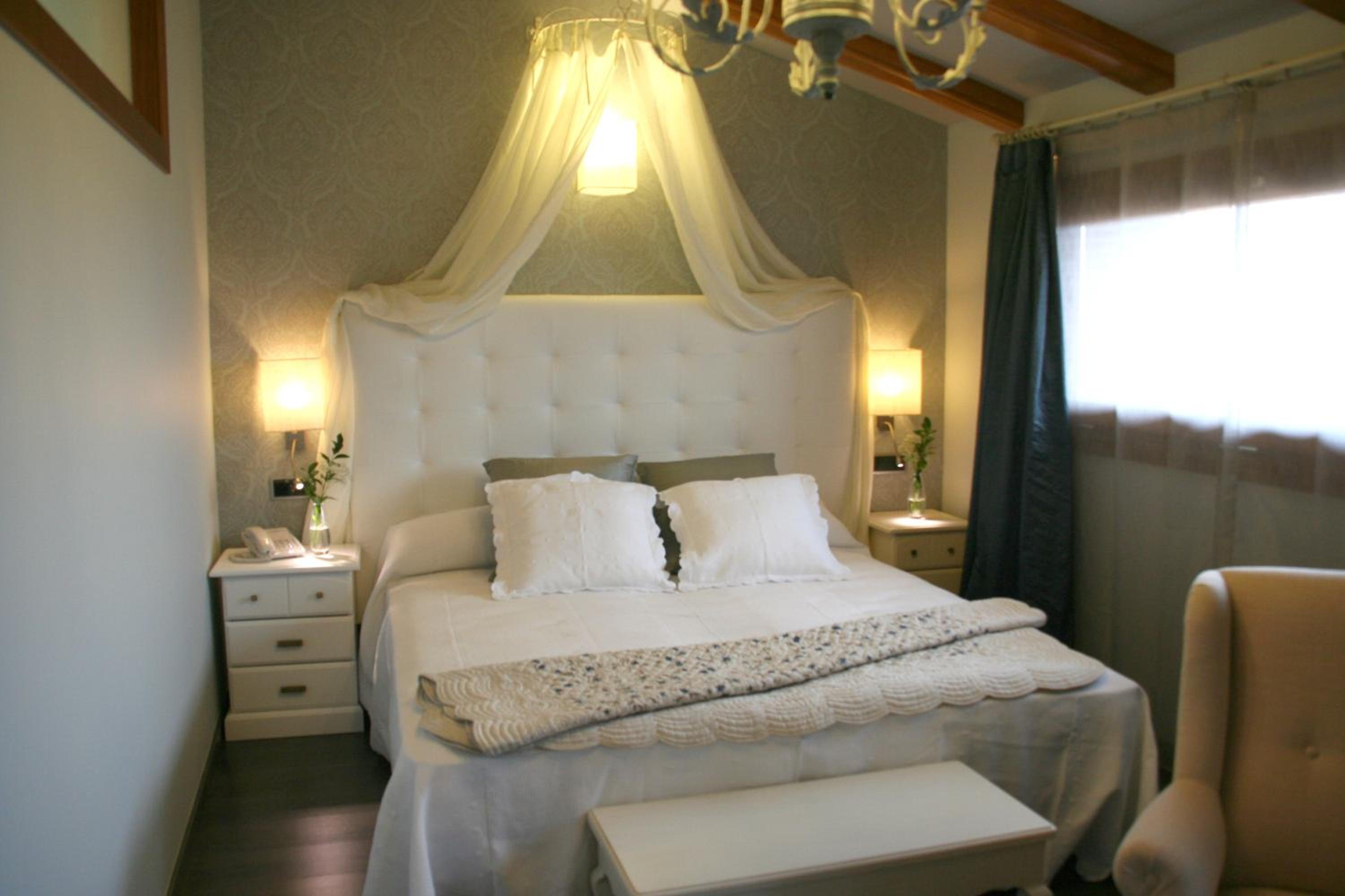 Twin or Double Room with Balcony and Castle View photo 2