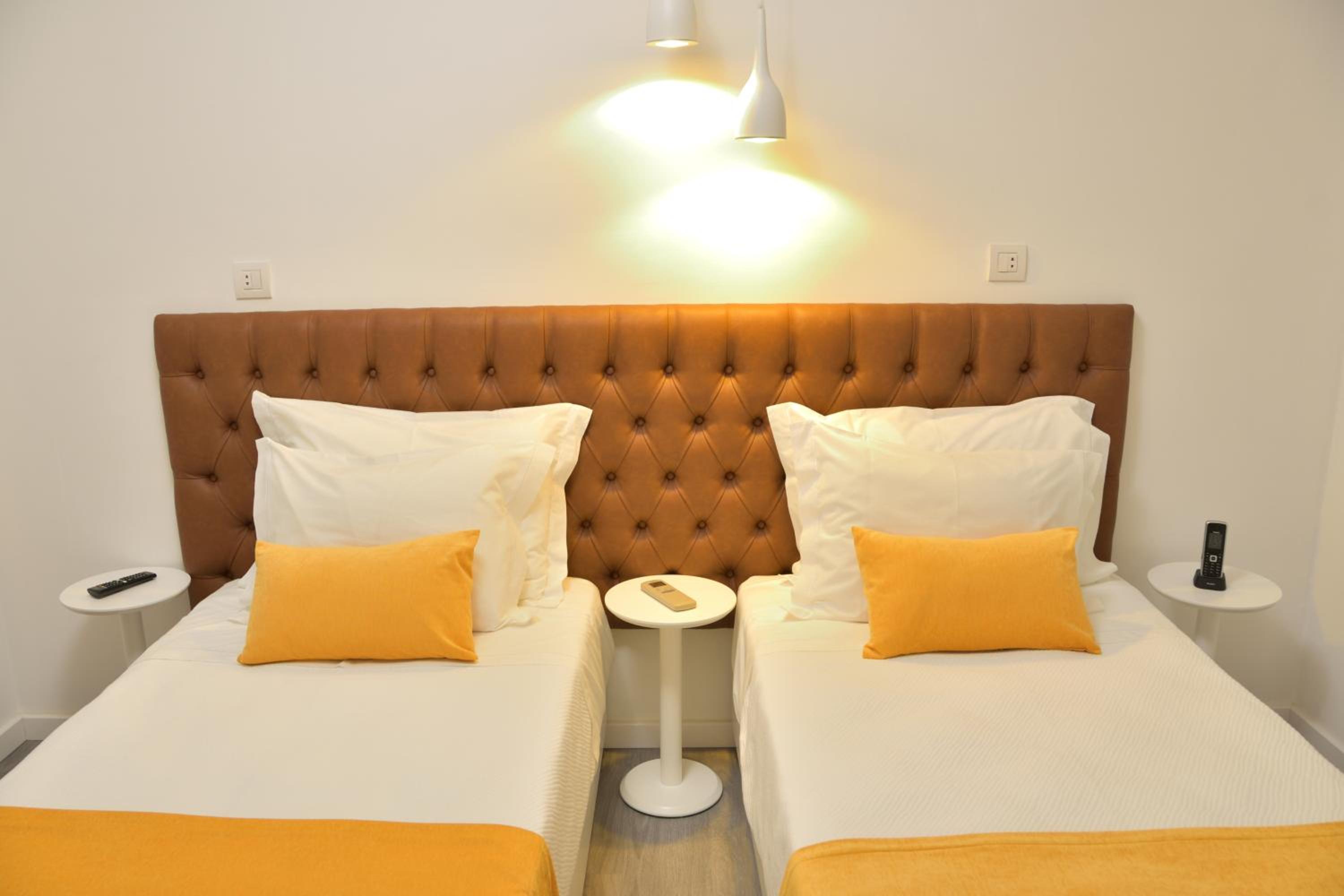 Twin Room - Photo 10