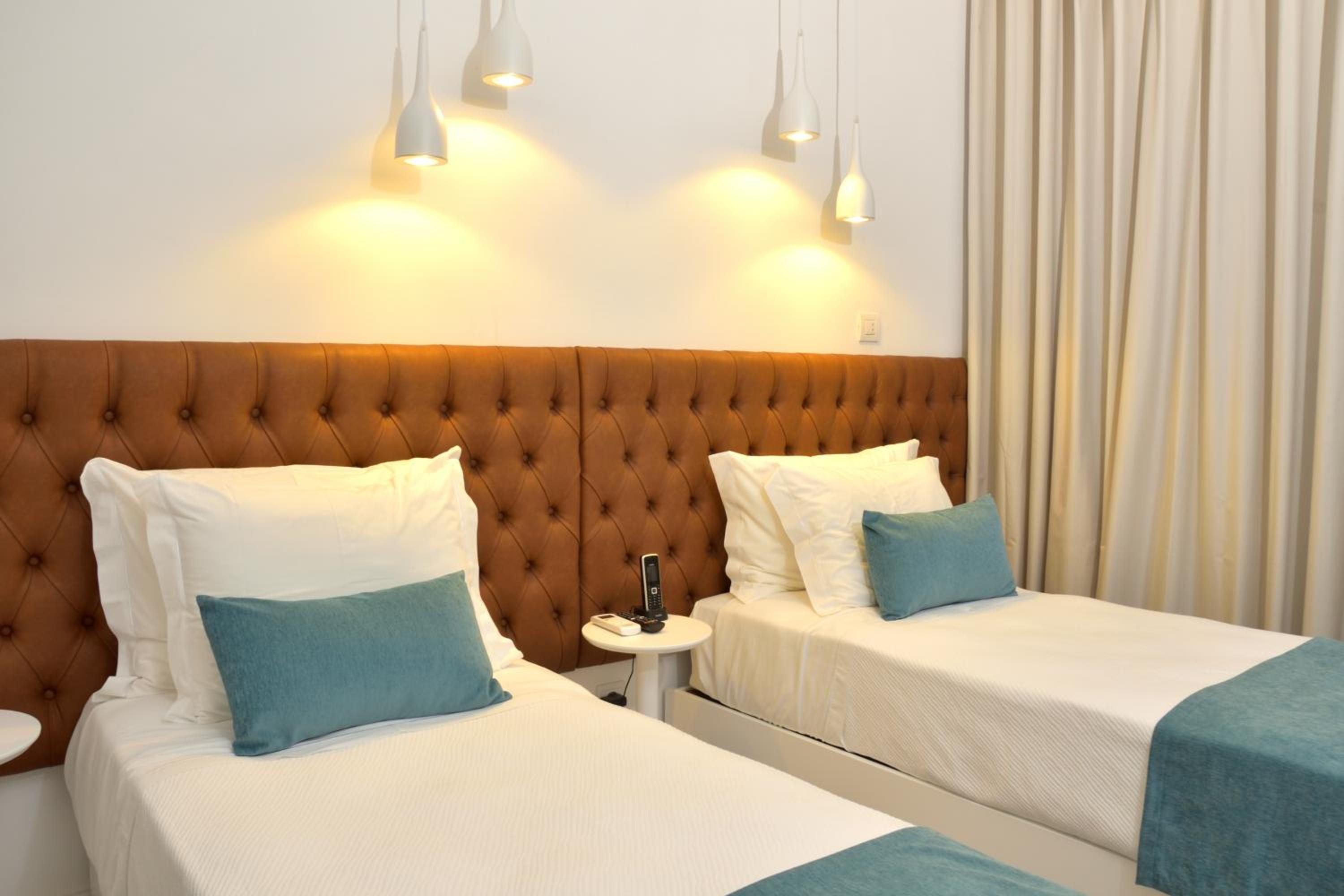 Twin Room - Photo 12