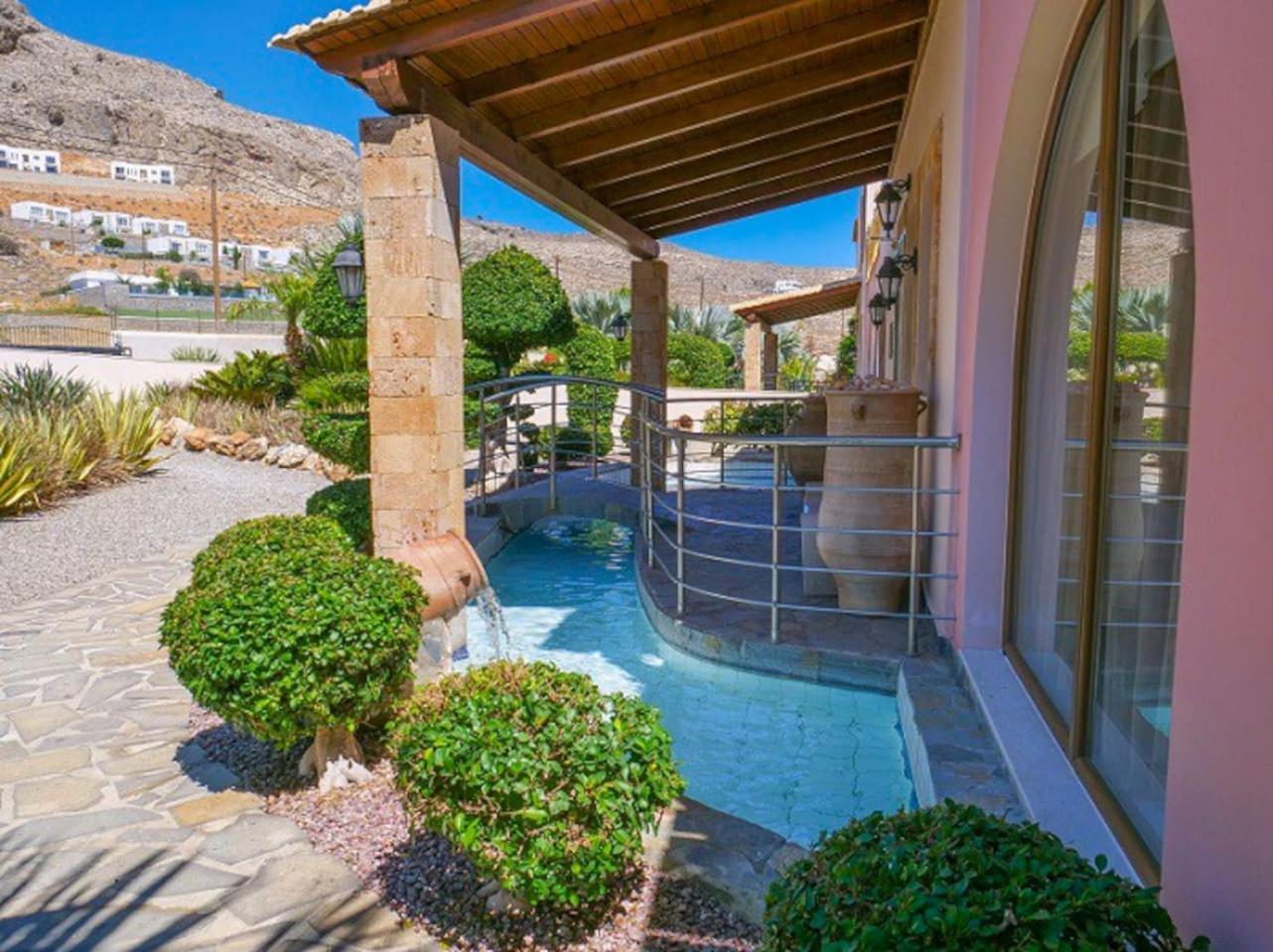 Villa photo 2