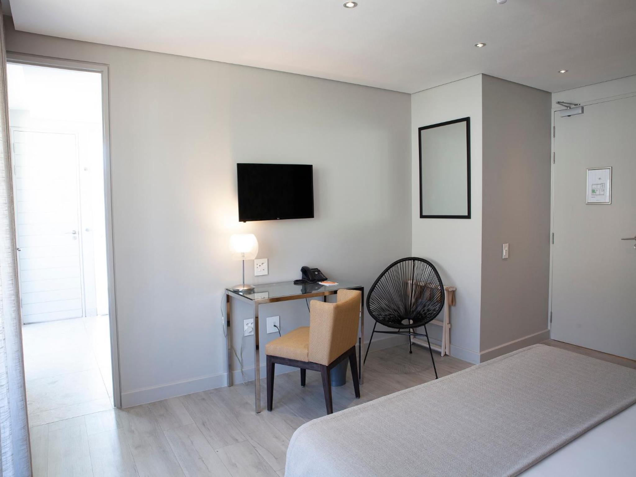 Superior King Room - Photo 4