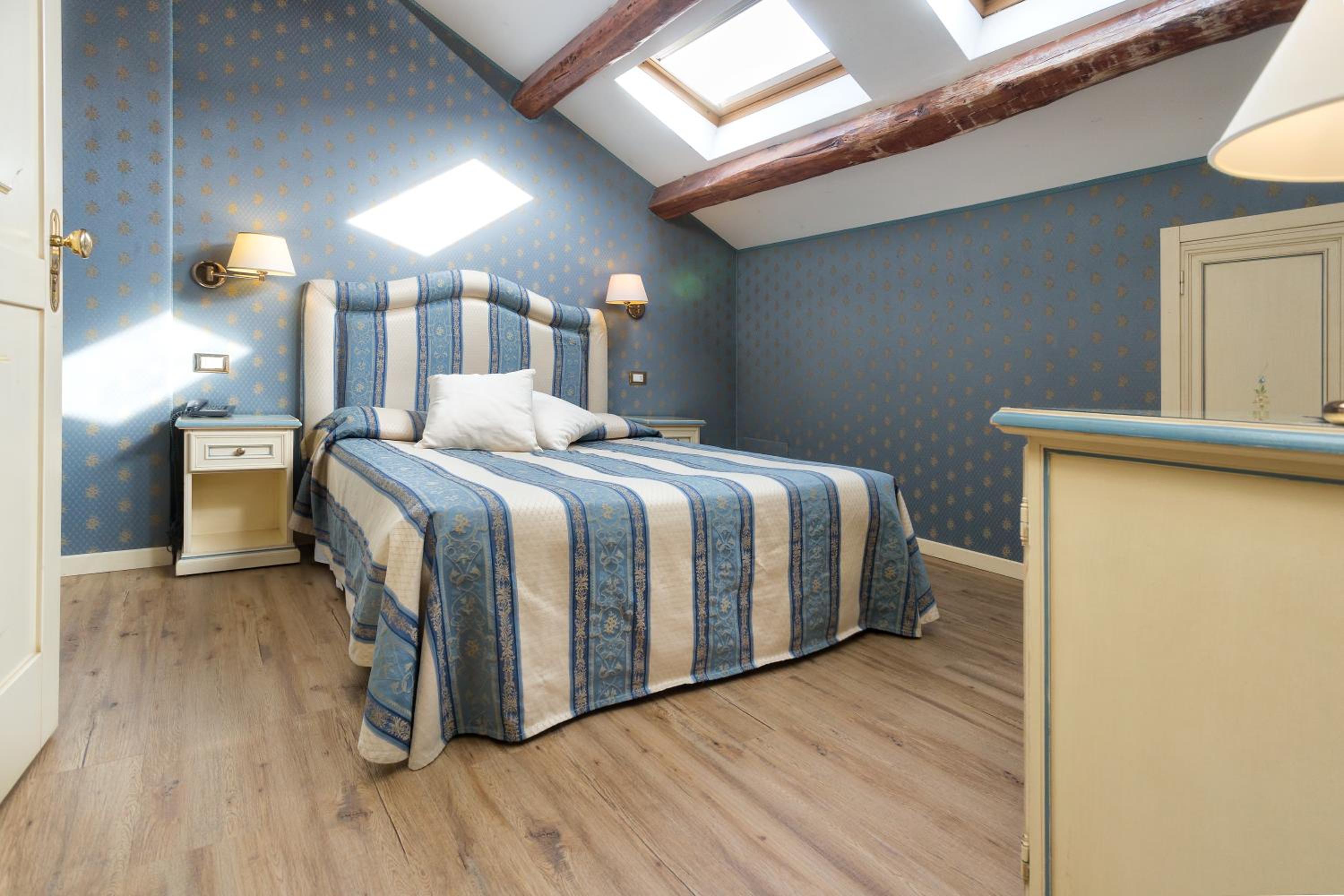 Double Room - Photo 14