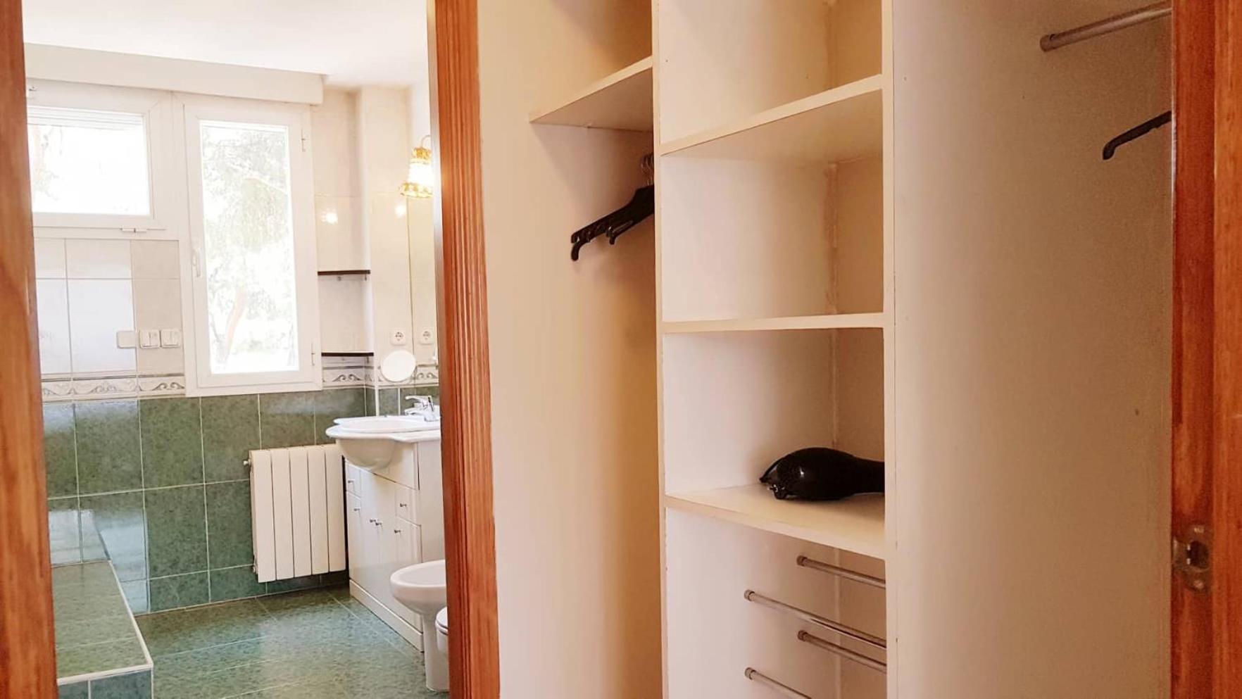 Double Room with Bath - Photo 16