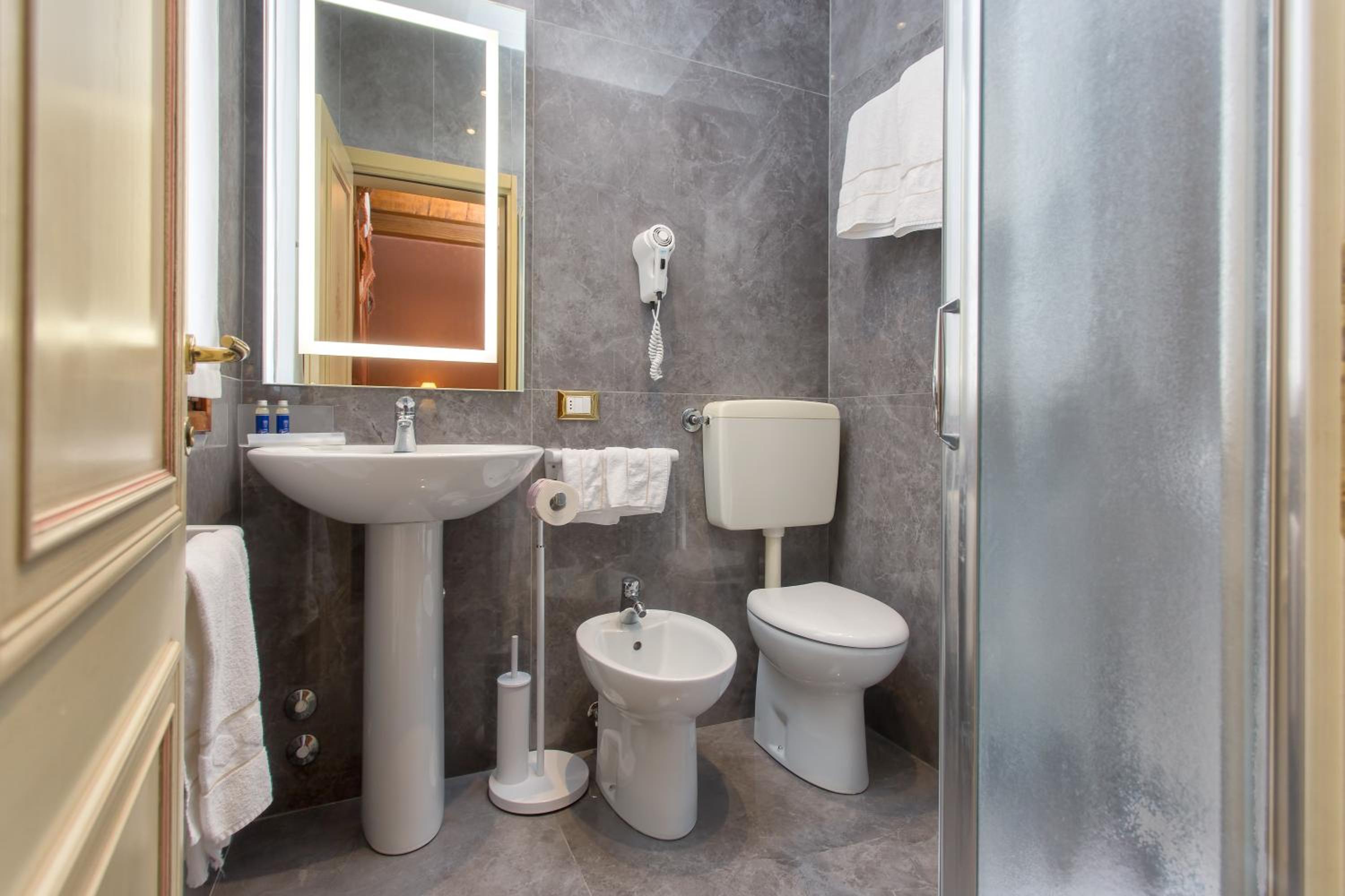 Double Room - Photo 33