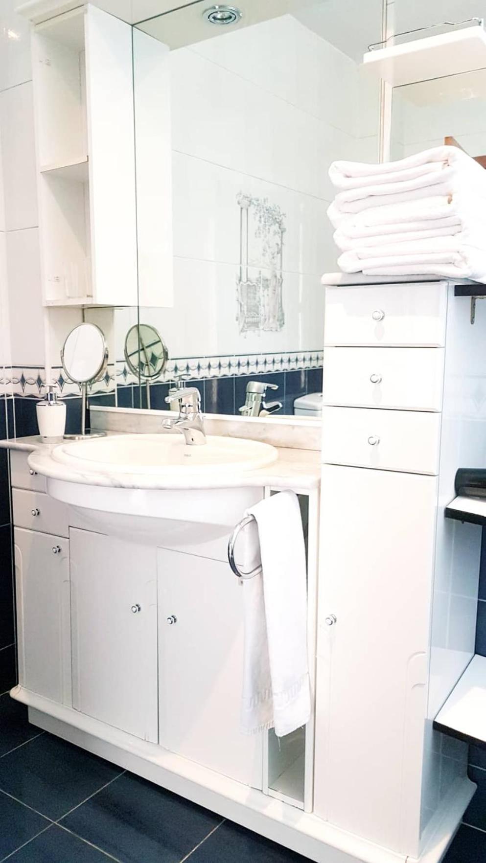 Double Room with Bath - Photo 20