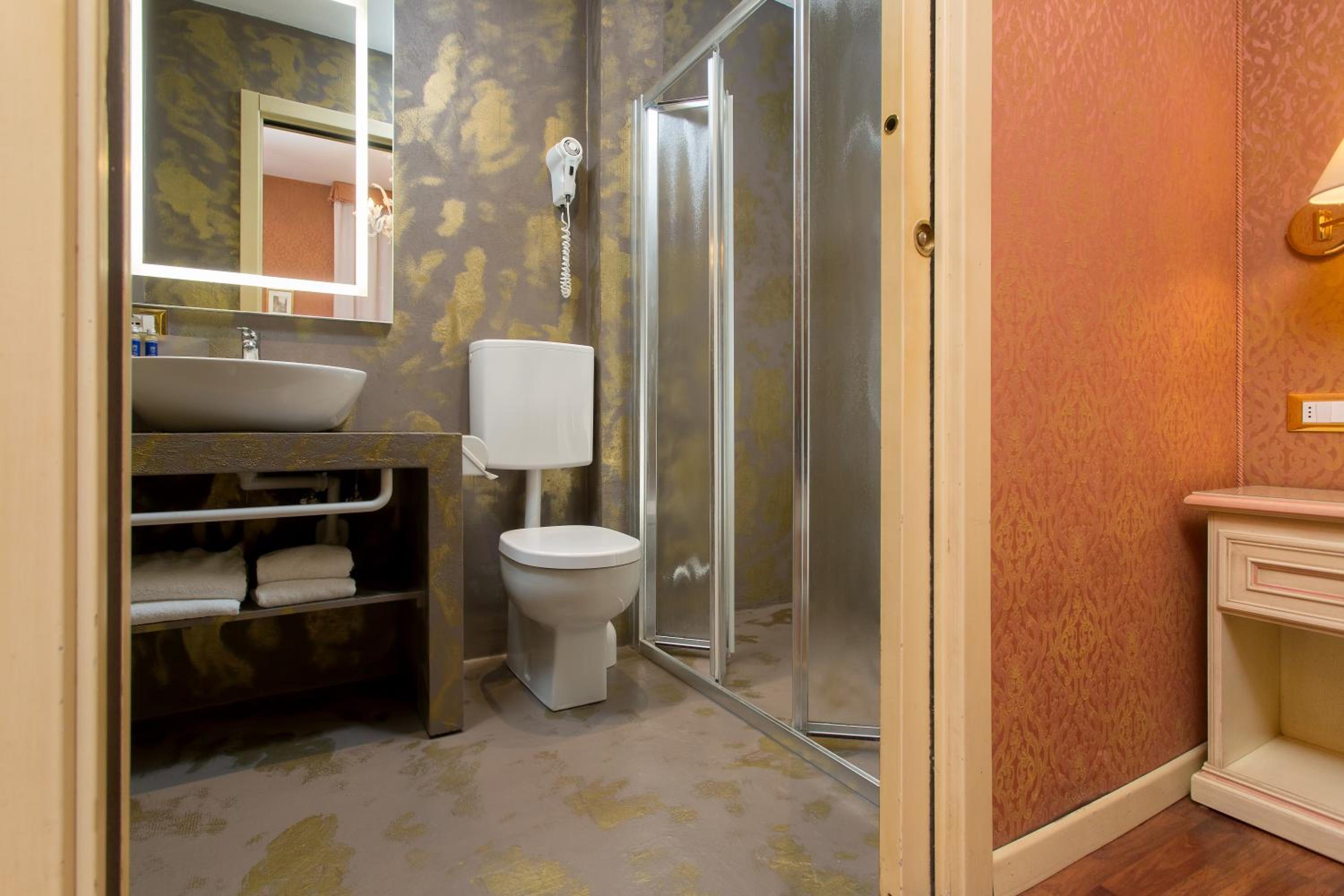 Double Room - Photo 23