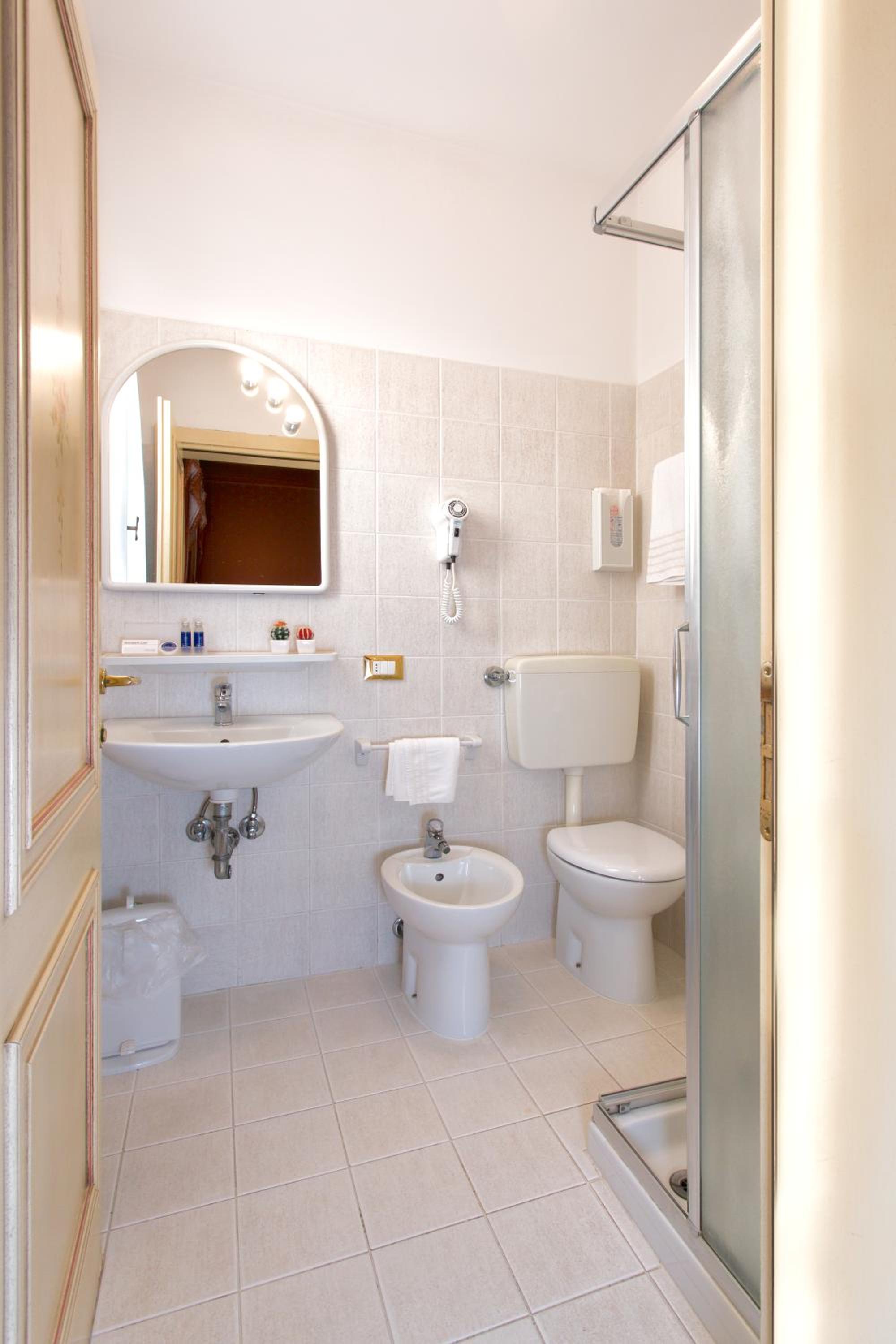 Double Room - Photo 19