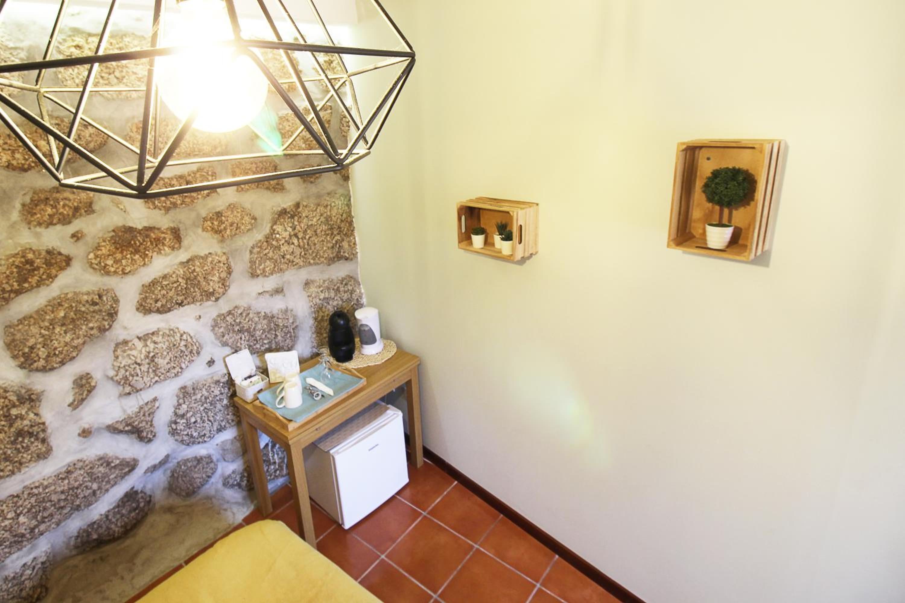 Double or Twin Room with Private Bathroom - Photo 8