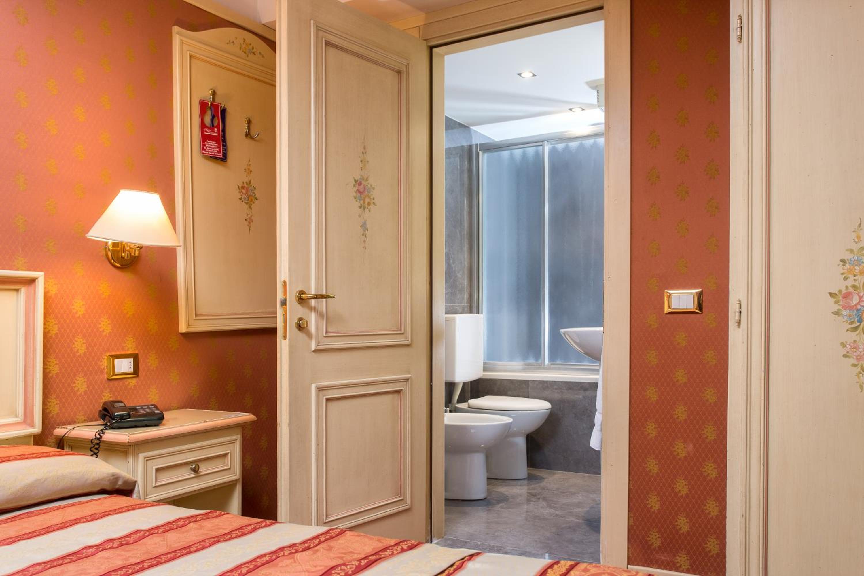 Double Room - Photo 21