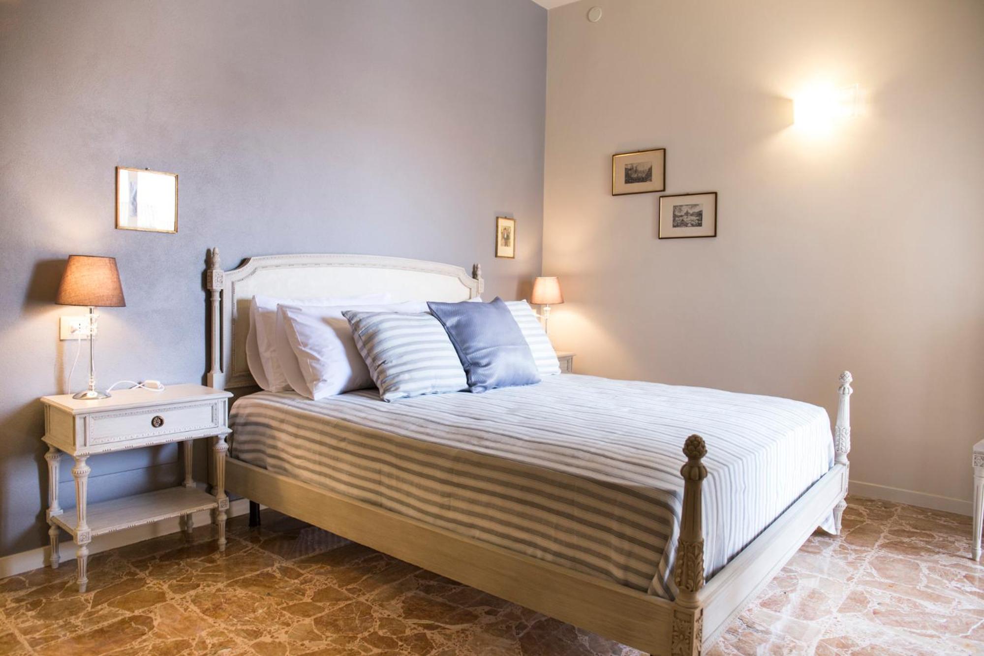 Double Room with Private Bathroom photo 3