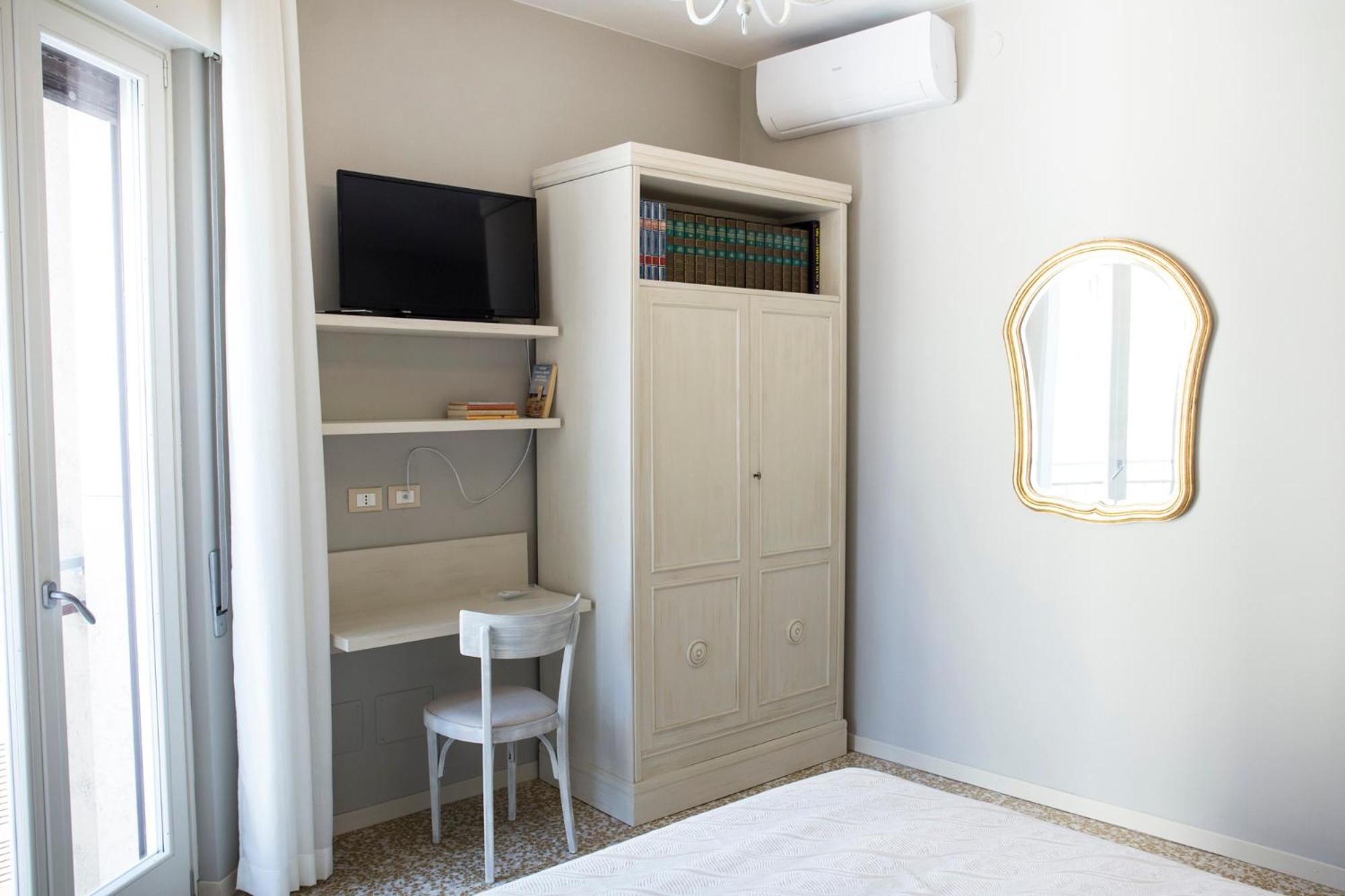 Double Room with Private Bathroom photo 1