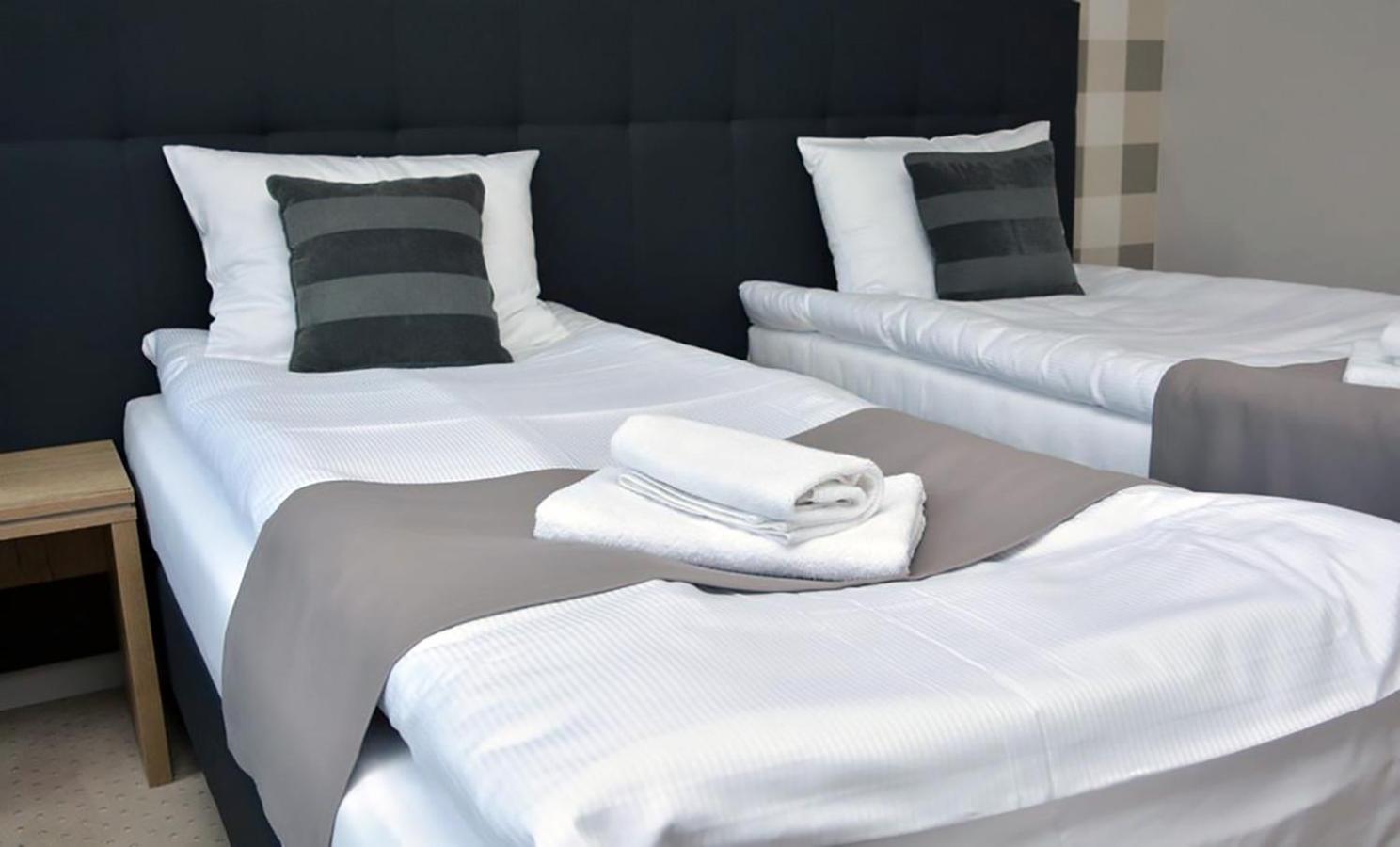 Double or Twin Room with Bathroom - Photo 1