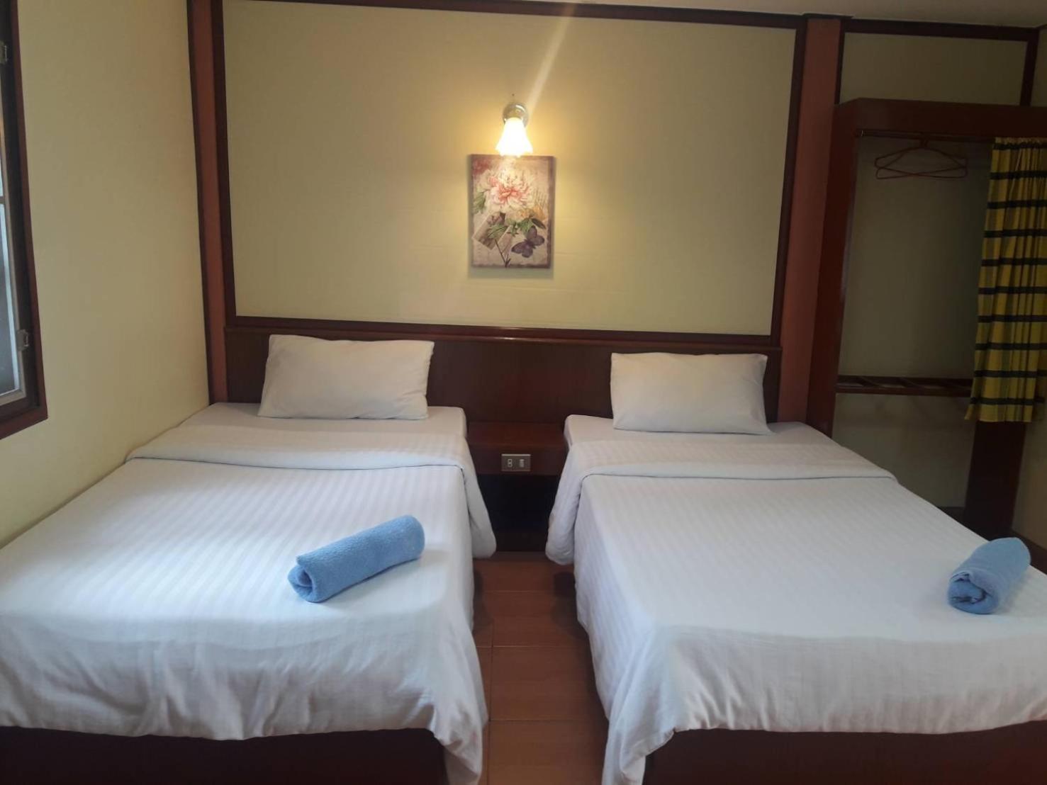 Twin Room with Balcony - Photo 4