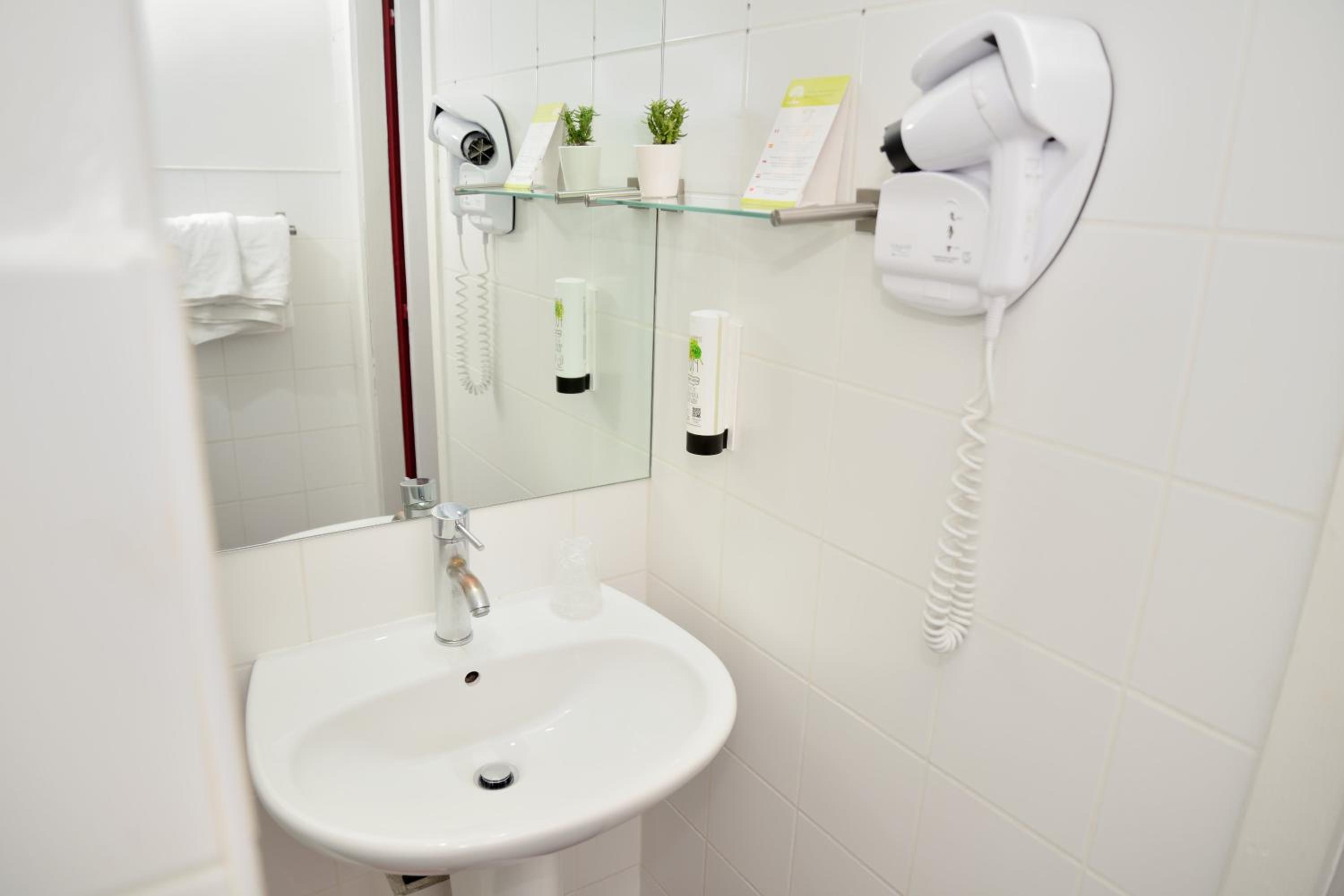 Double Room - Photo 6