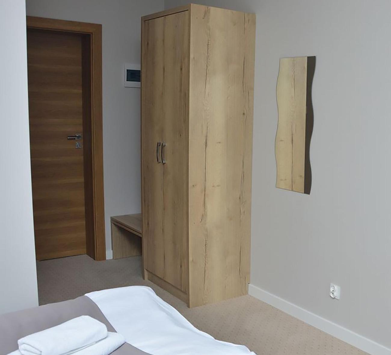 Double or Twin Room with Bathroom - Photo 3