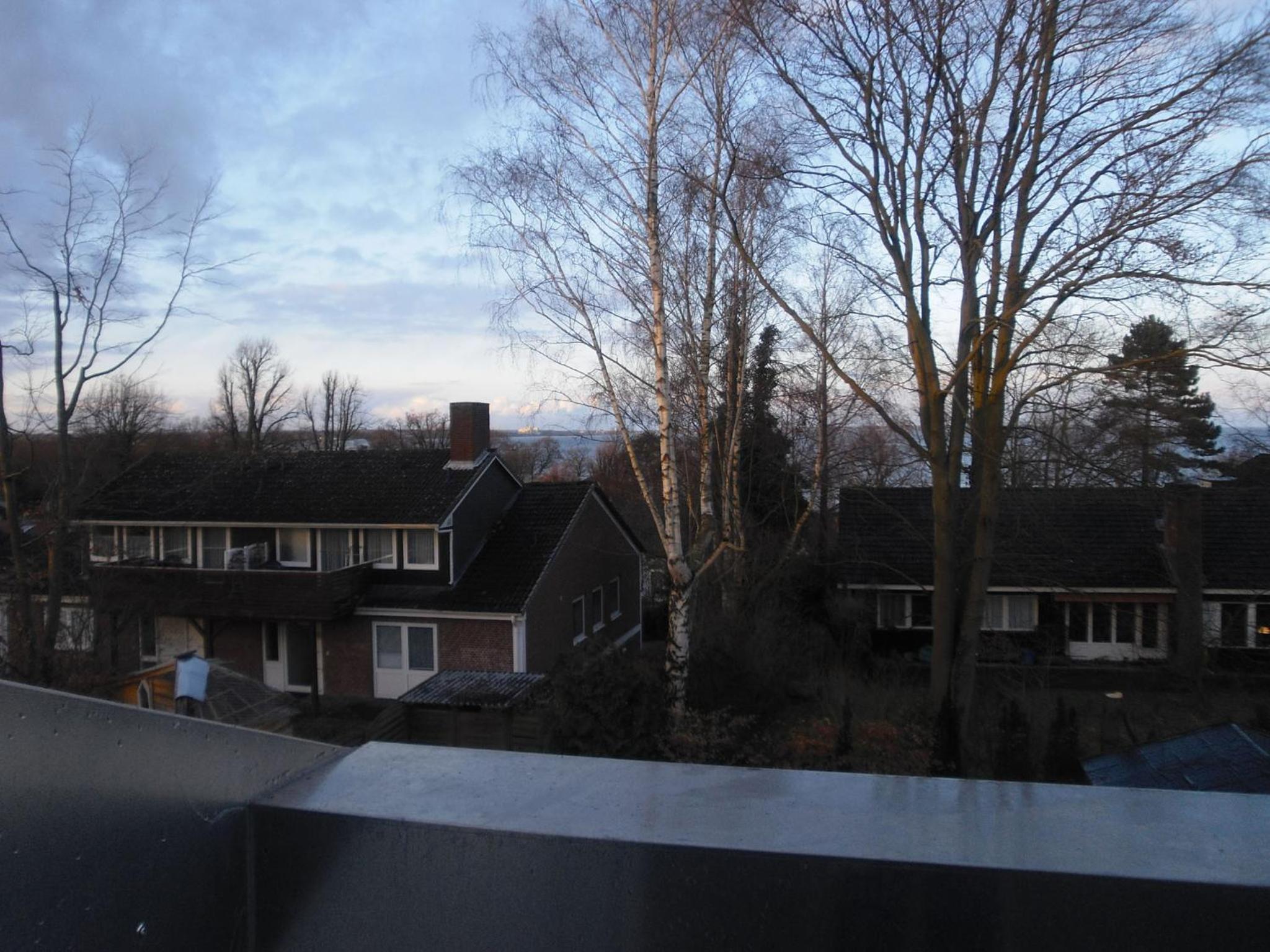 One-Bedroom Apartment with Balcony - 1 - Photo 4