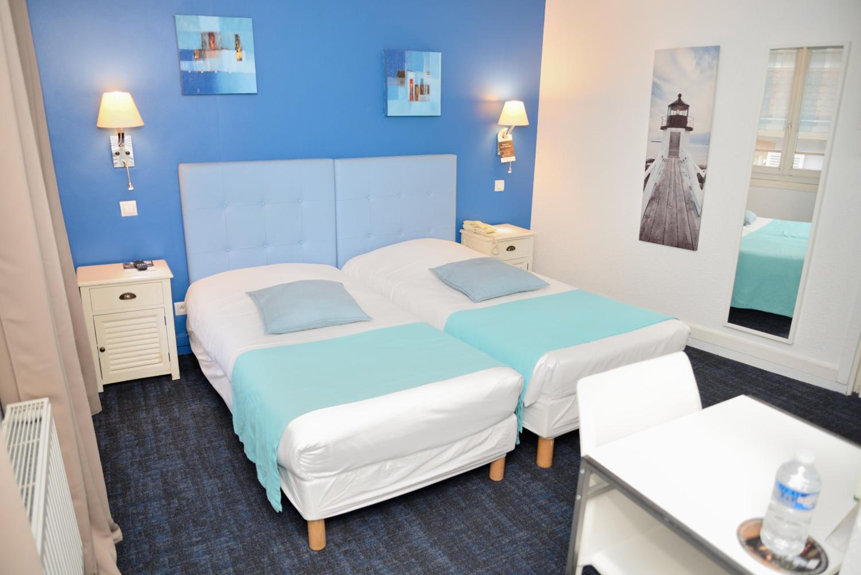 Twin Room - Photo 3