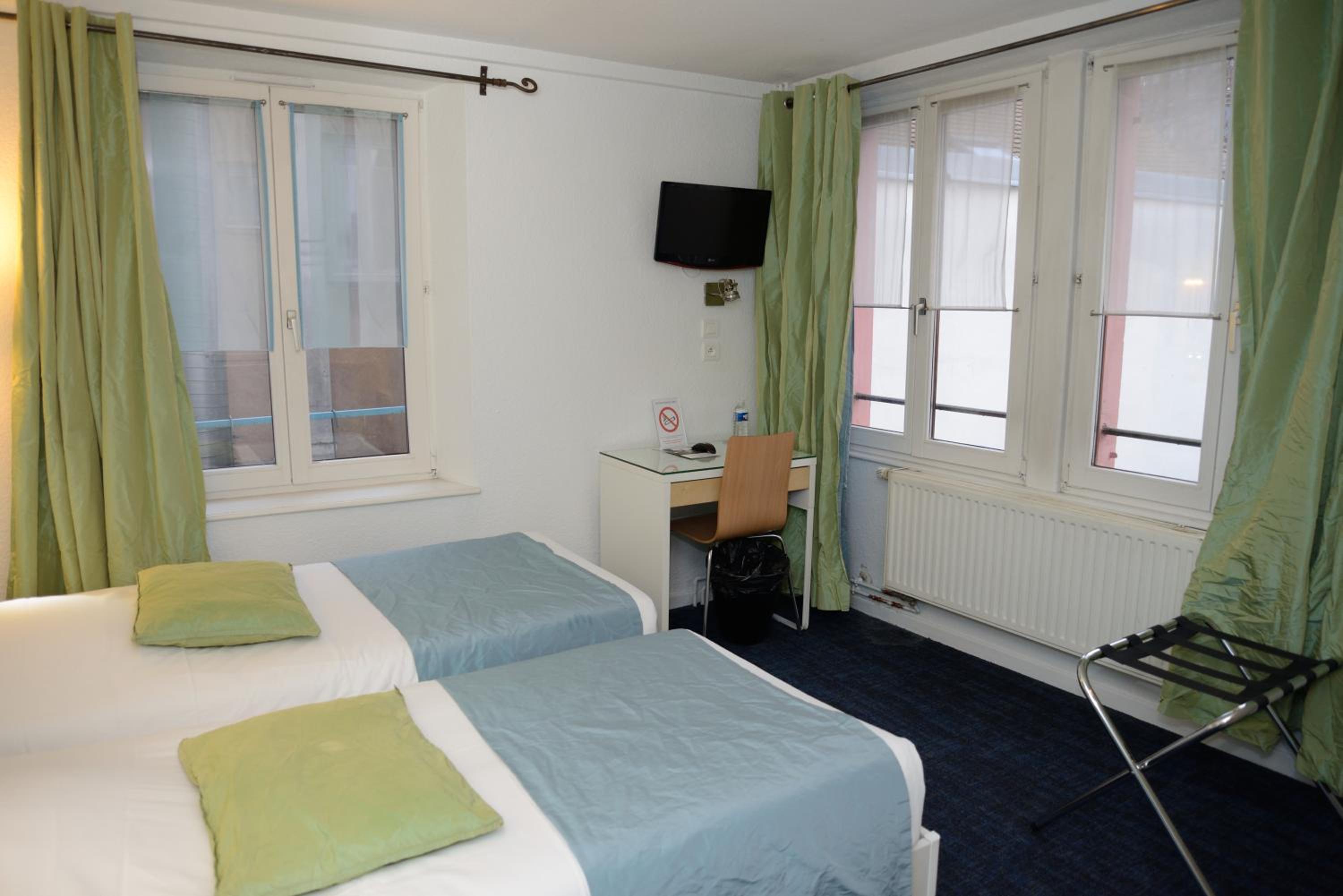 Twin Room - Photo 4