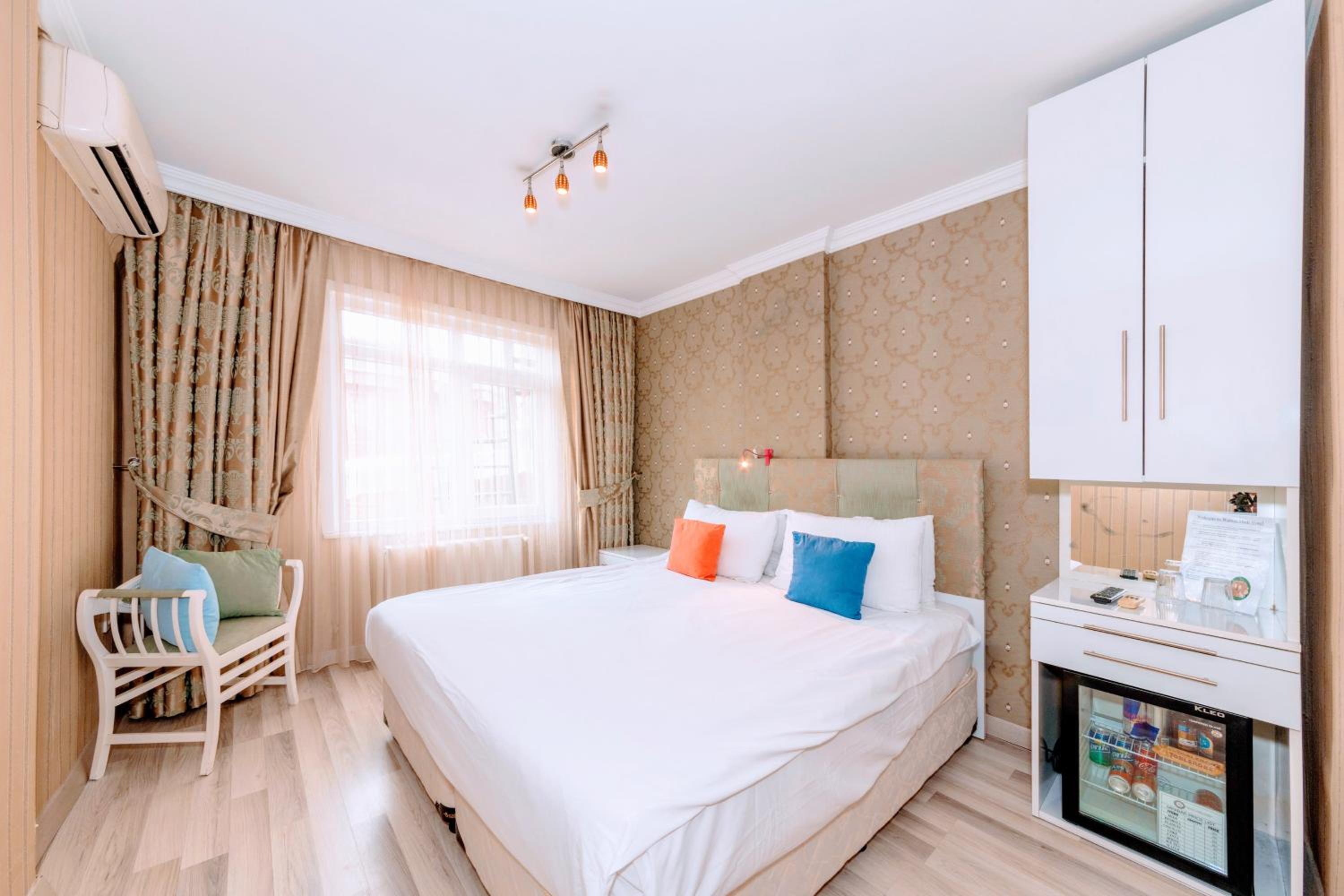 Double or Twin Room photo 3
