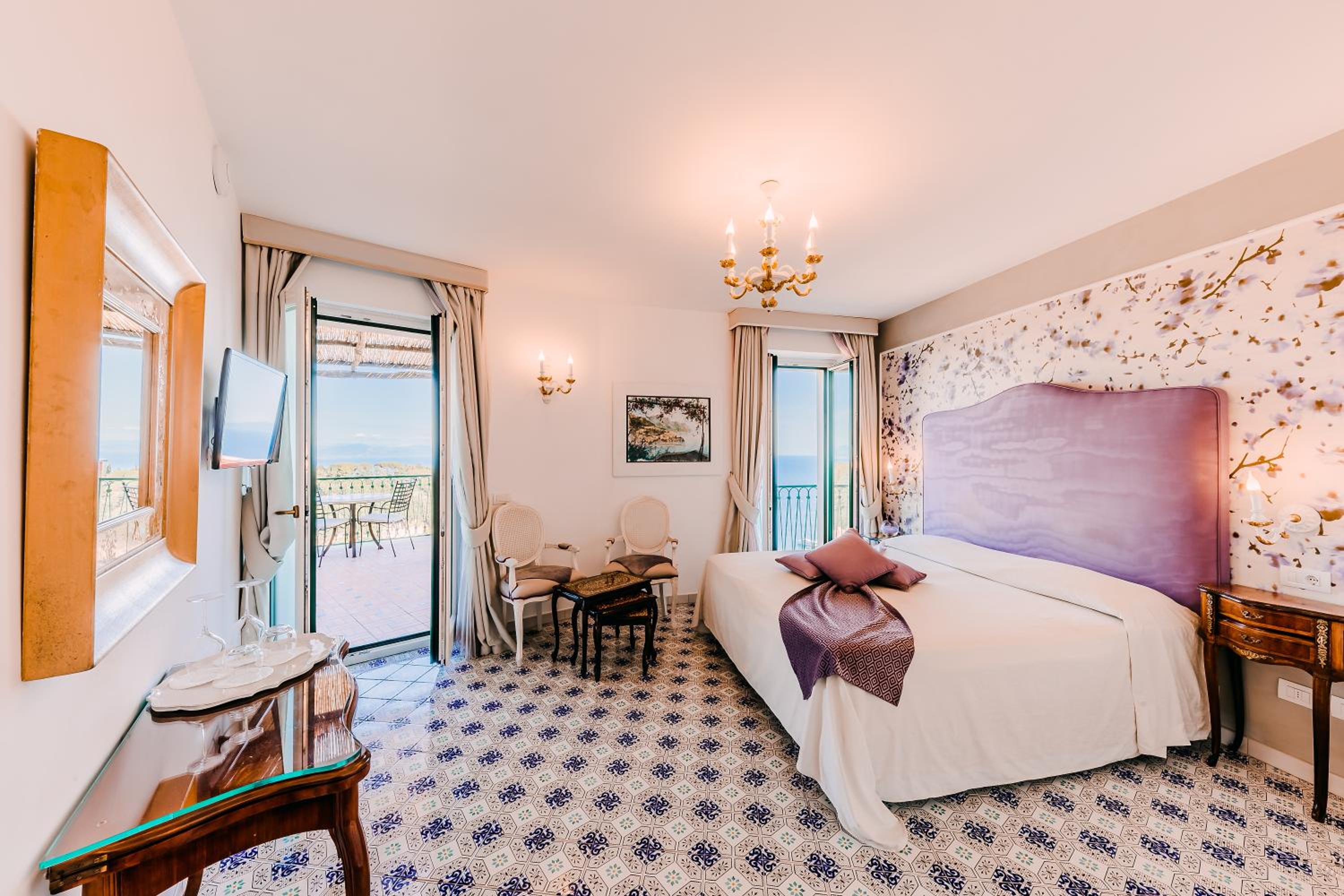 Romantic Suite with Terrace and Sea View