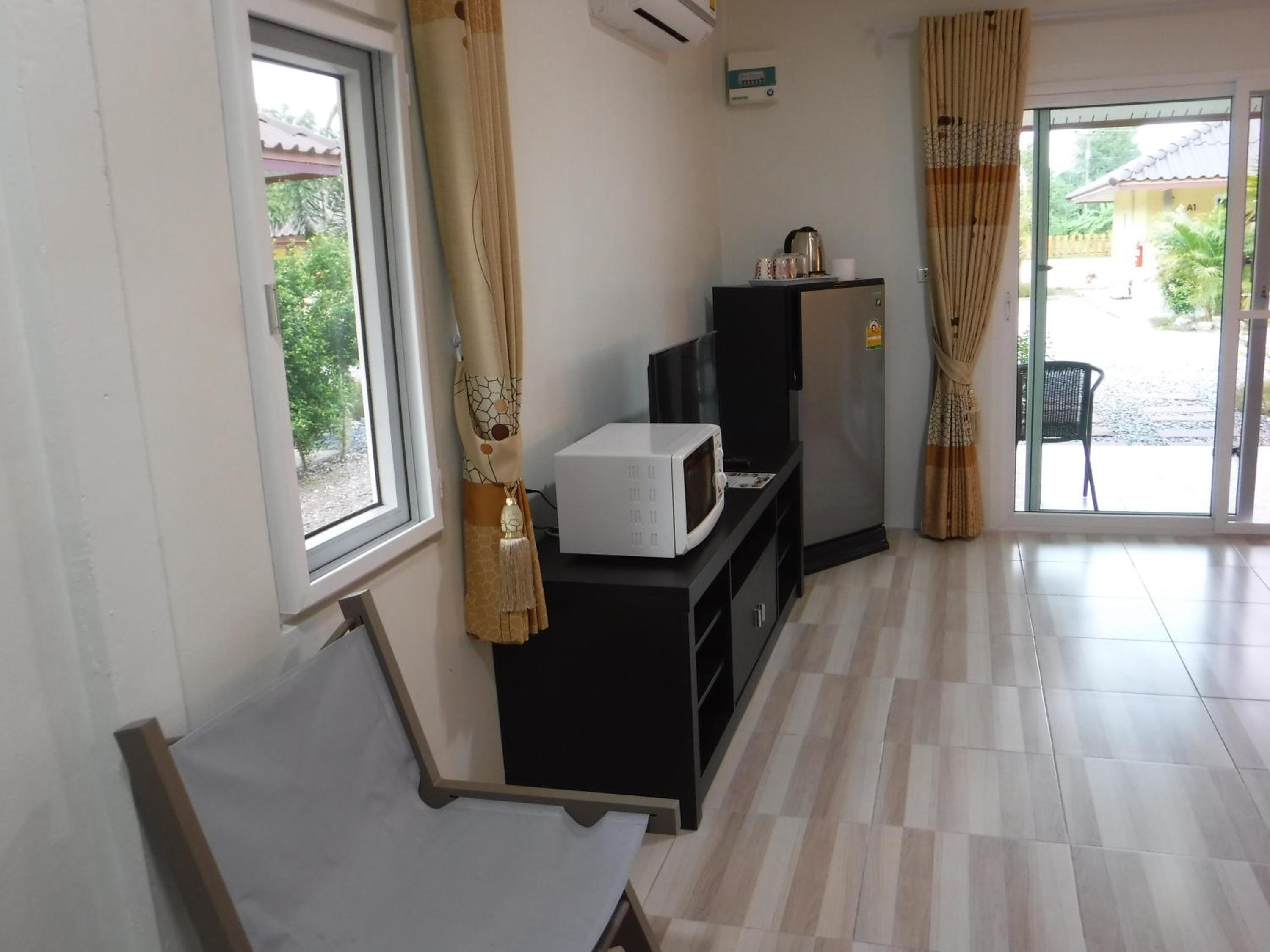 Bungalow with Patio - Photo 7