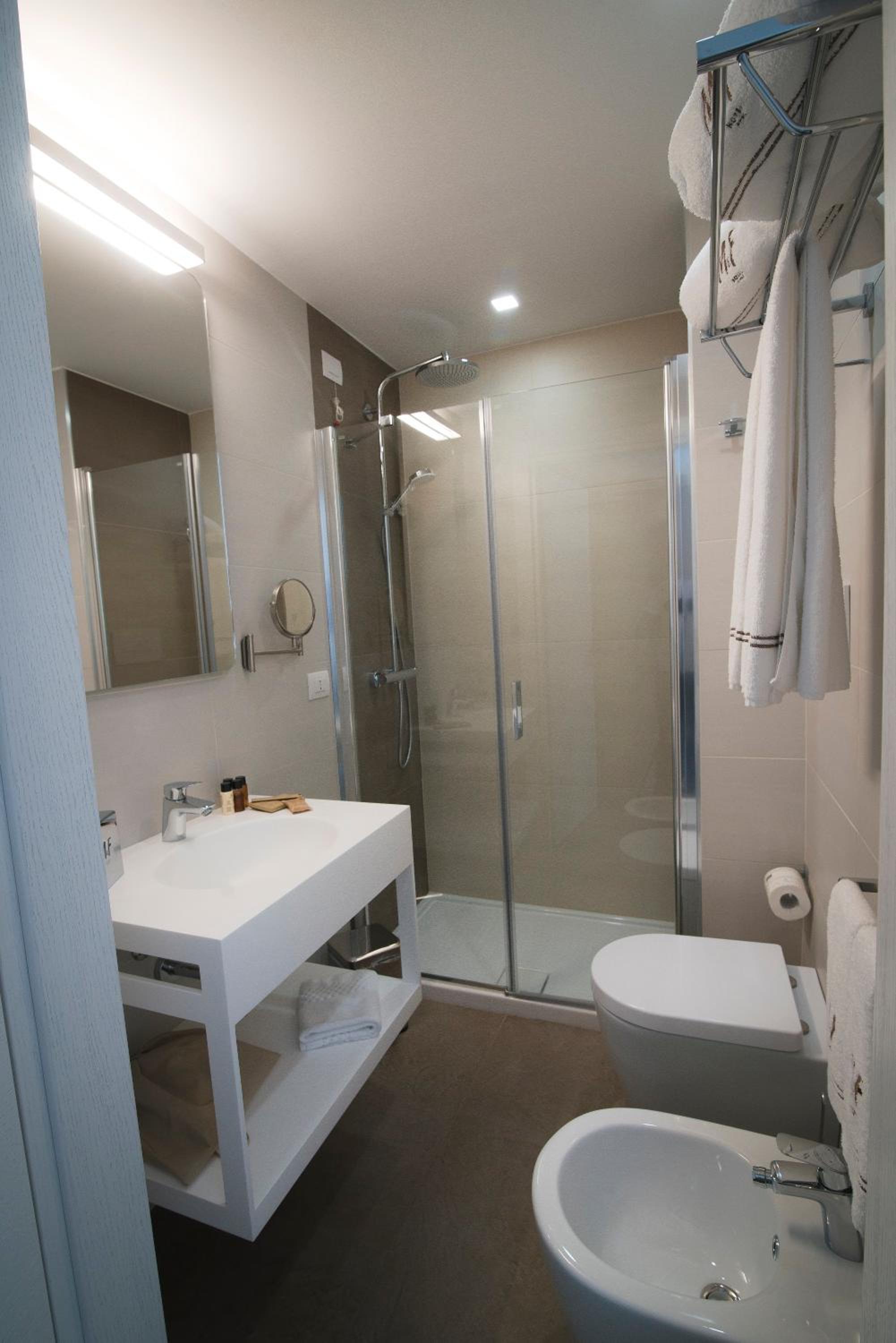 Economy Double Room with Balcony photo 2
