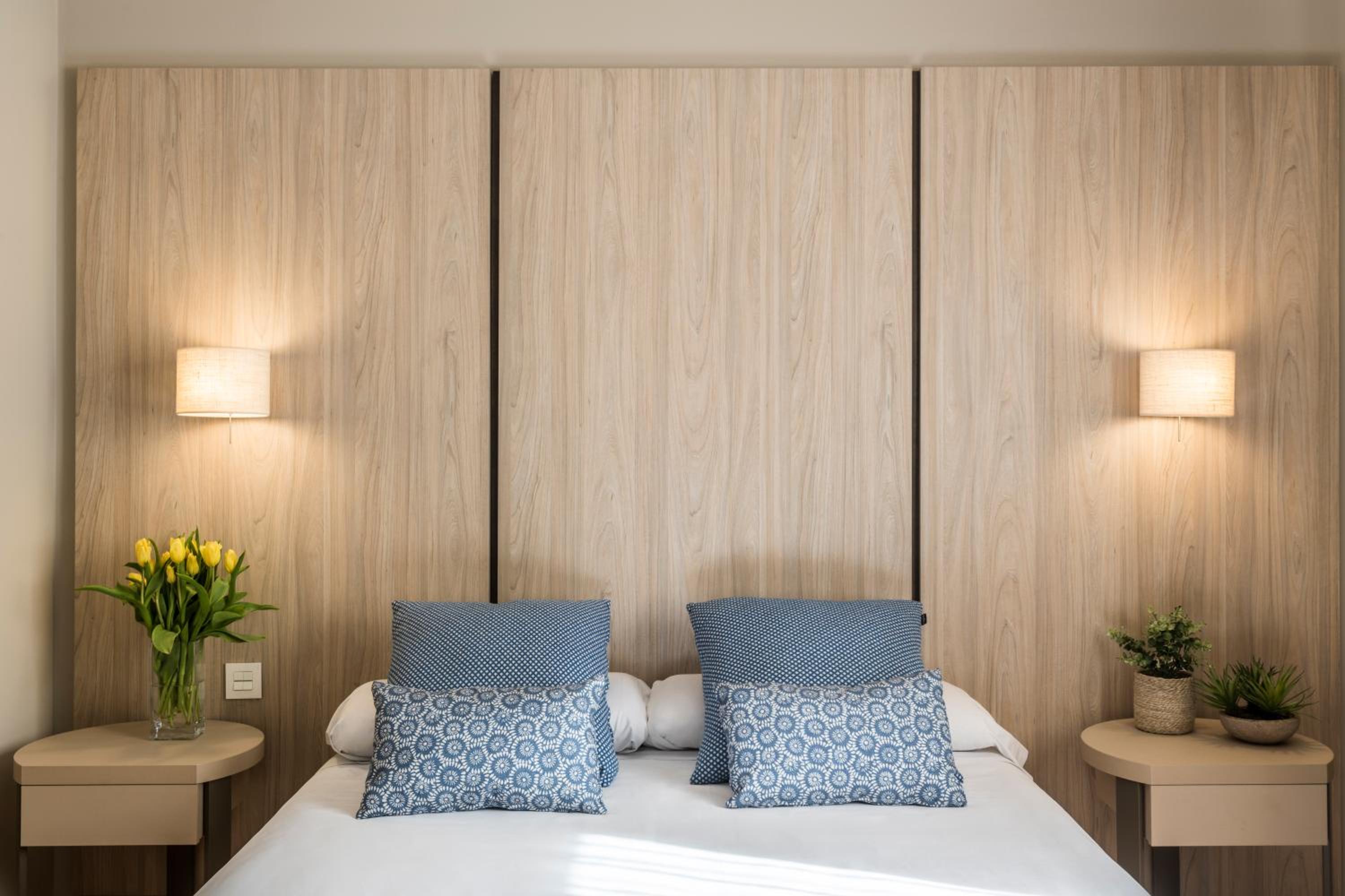 Double or Twin Room (2 Adults + 1 Child) - Photo 4