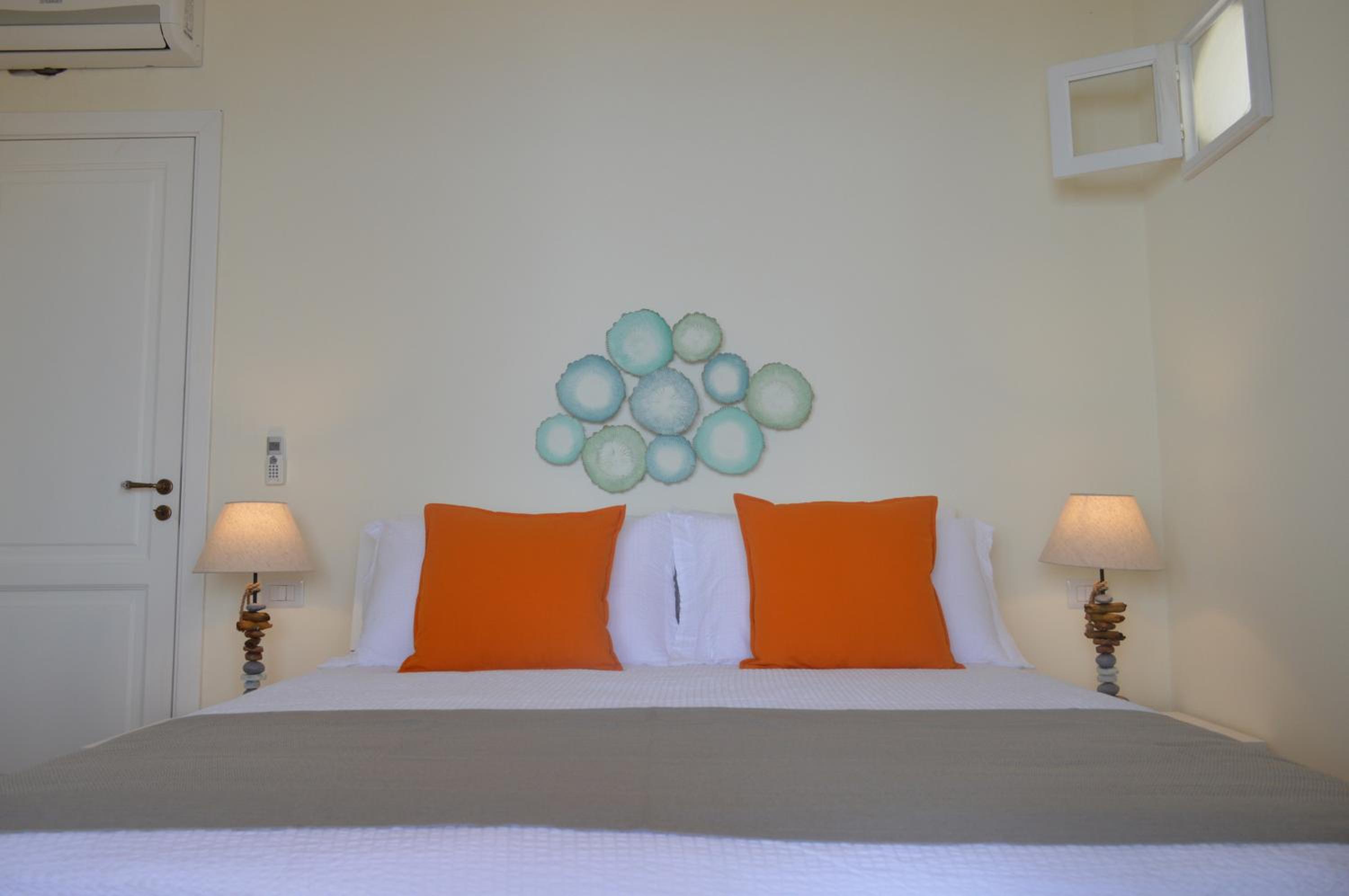One-Bedroom Suite with Sea View photo 1