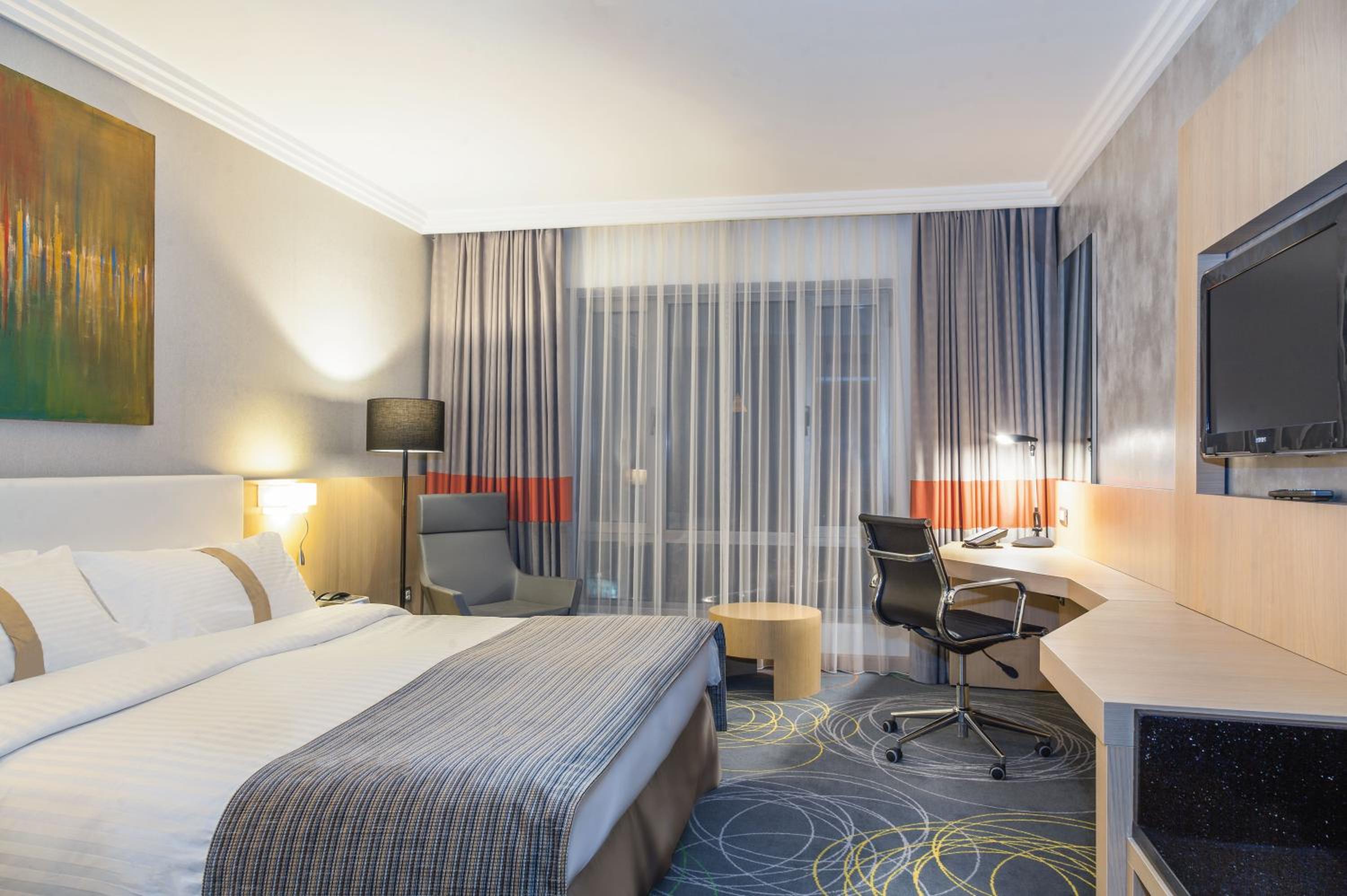 Executive Suite - Photo 4