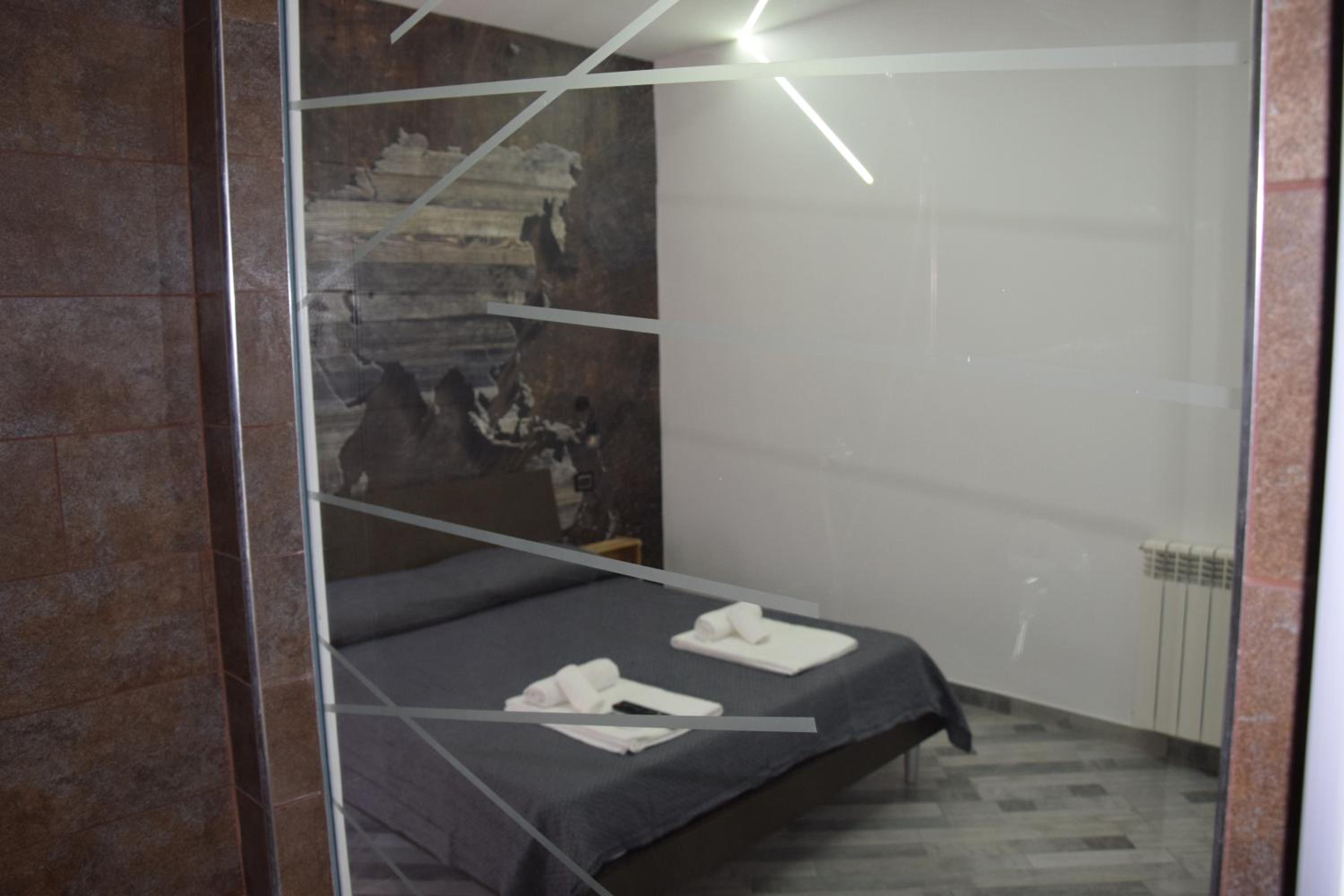 Deluxe Double Room with Balcony photo 3