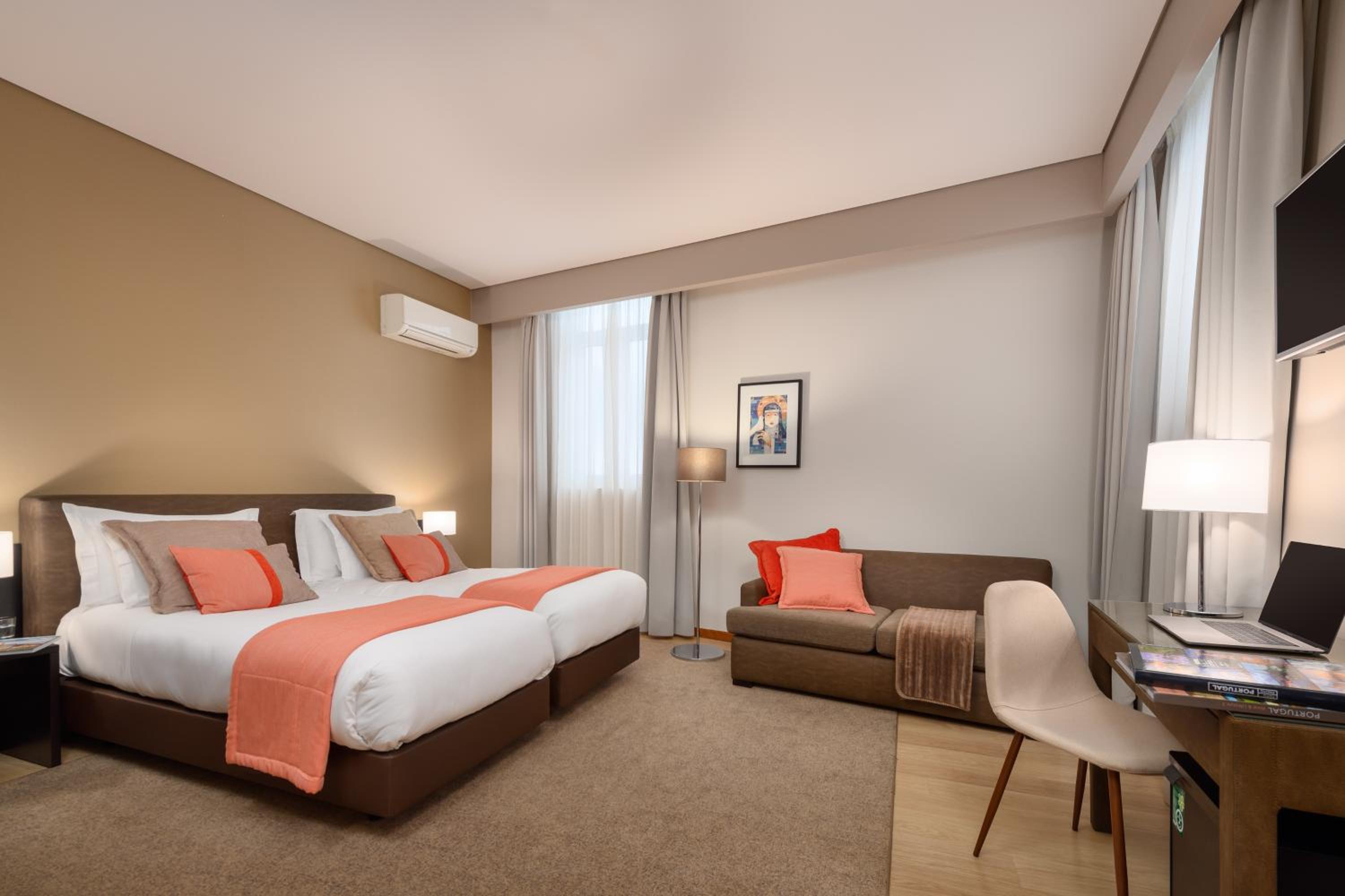 Double or Twin Room with Internal View - Photo 1