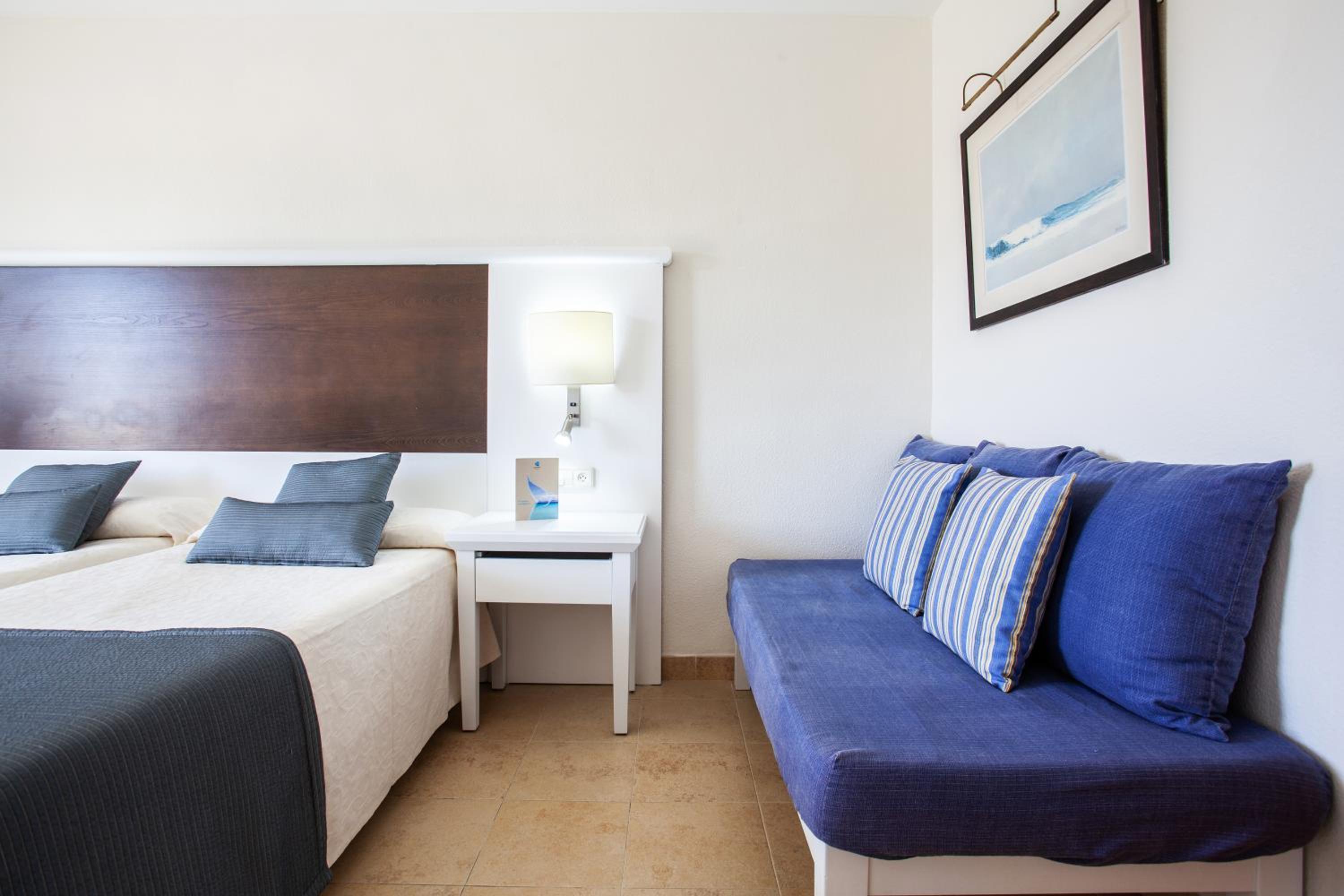 Habitación Doble con Cama Extra (2 adultos + 1 niño)