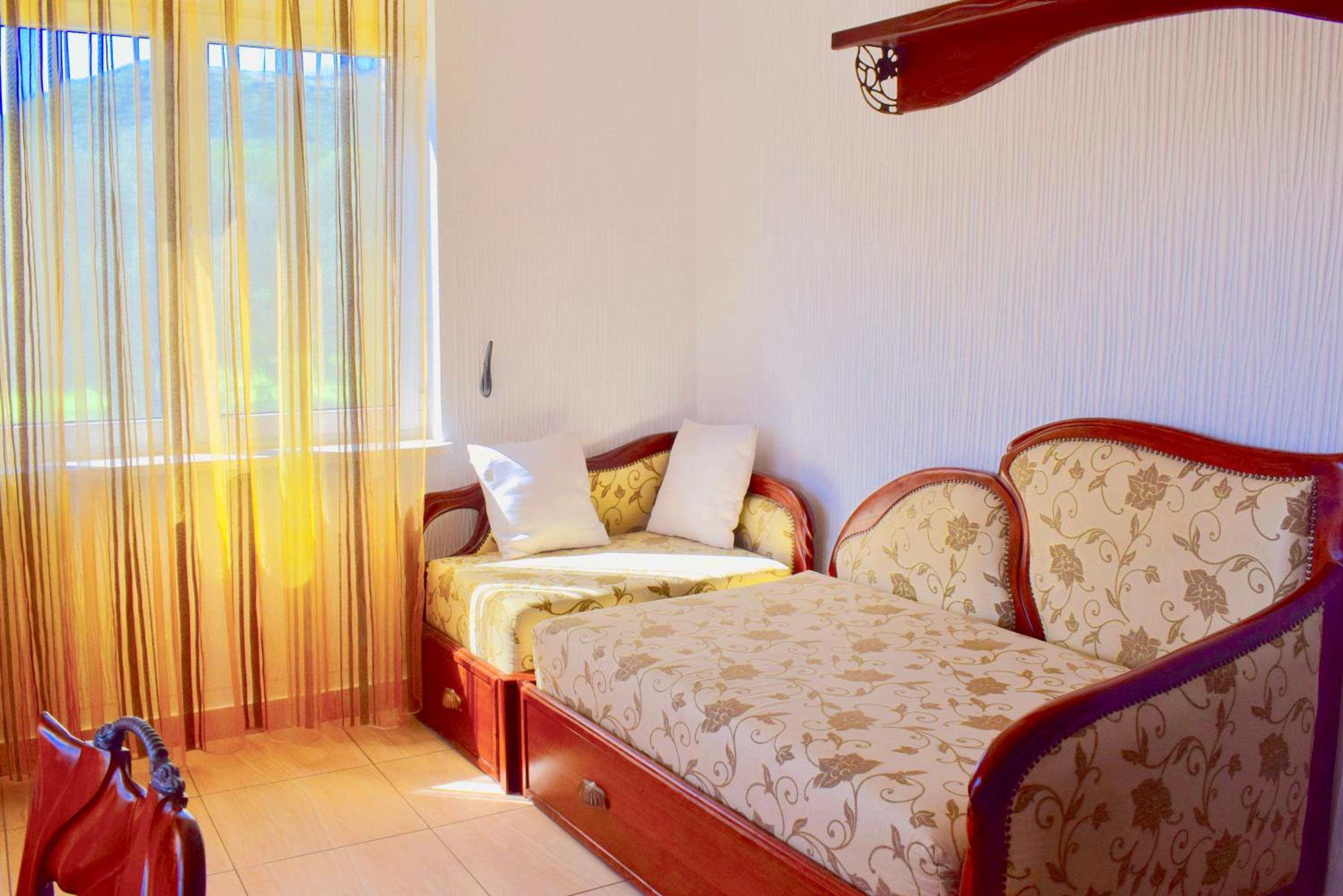 Classic Two-Bedroom Apartment with Sea View photo 3