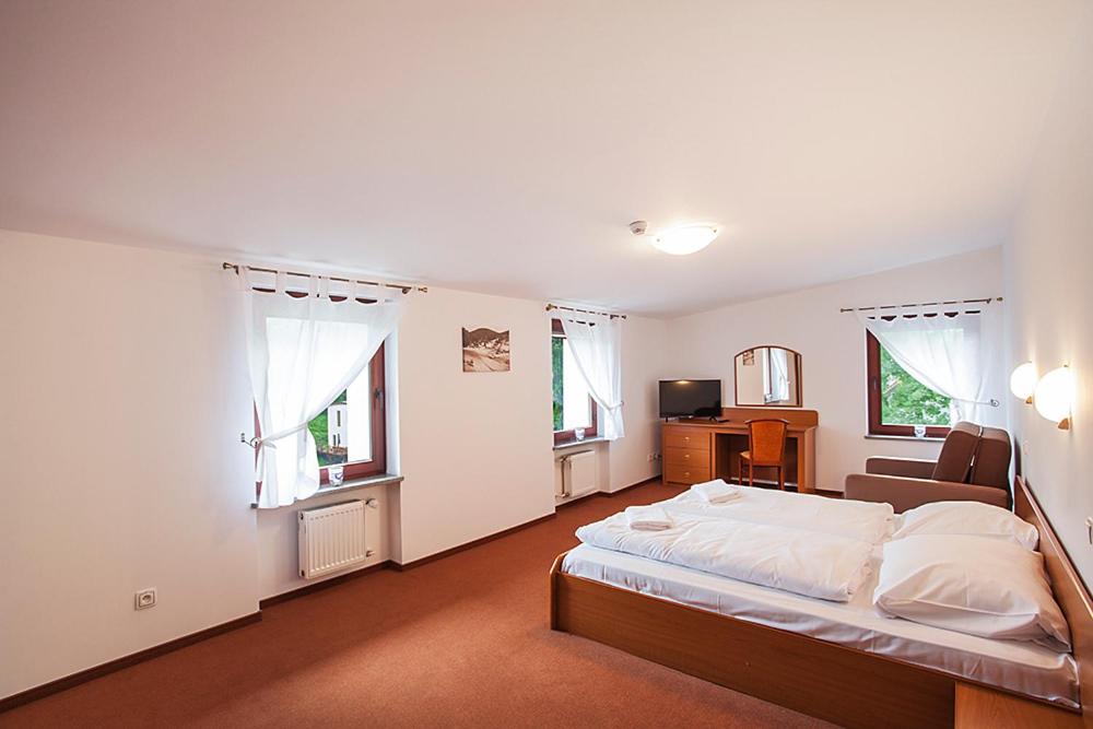 Deluxe Double Room (2 Adults + 1 Child) - Photo 5