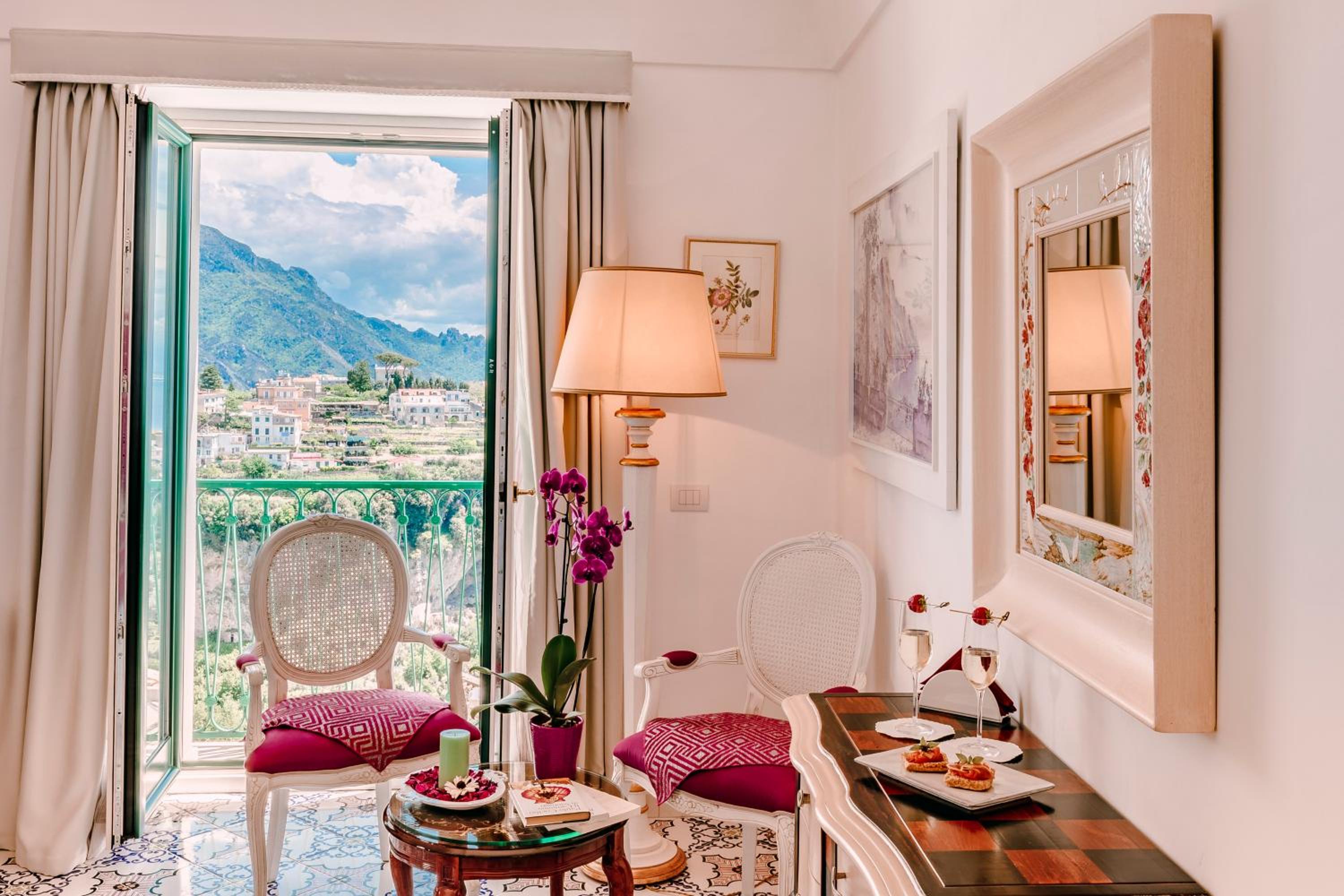 Grand Deluxe Suite with Sea View photo 3