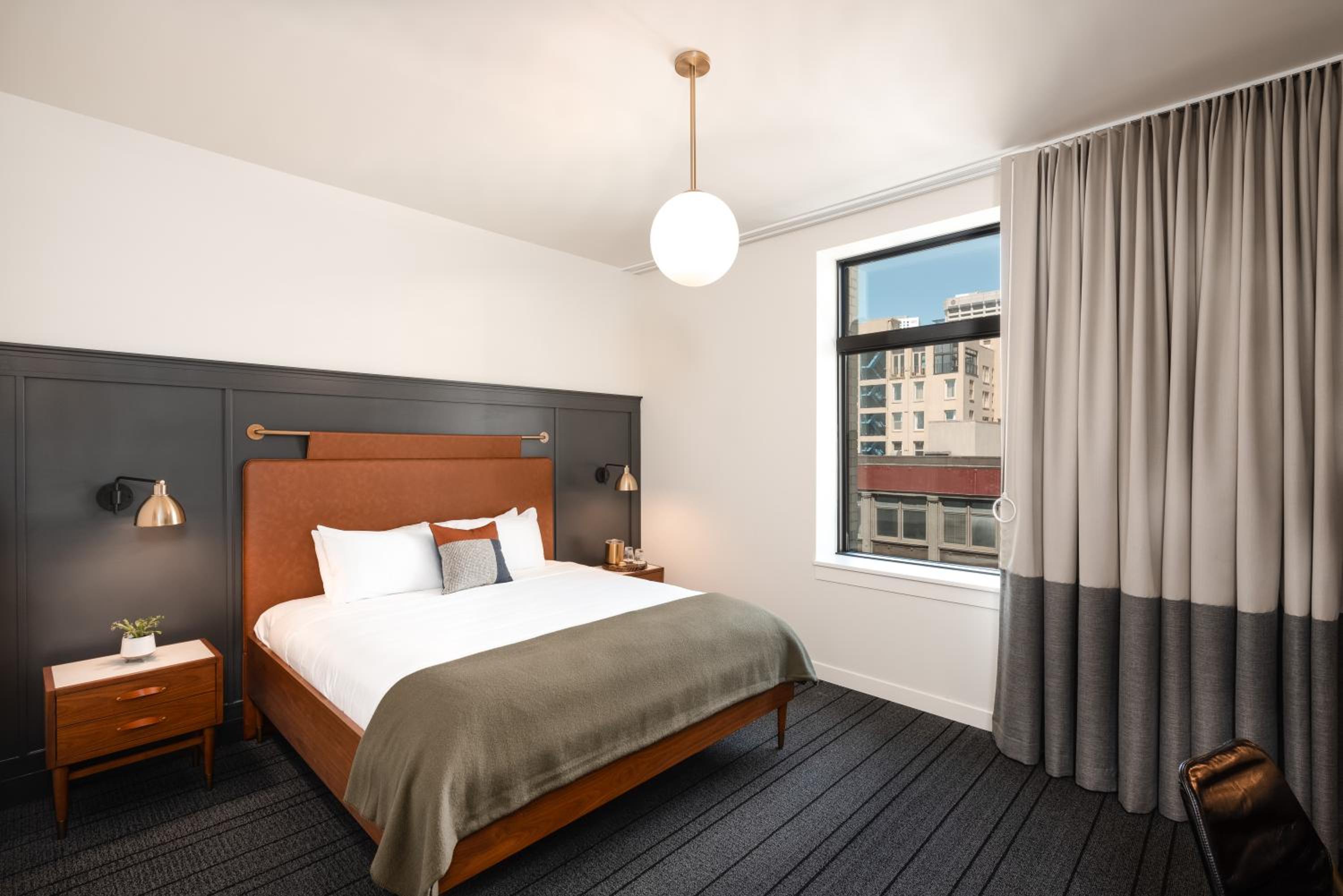 City View King Room - Photo 3