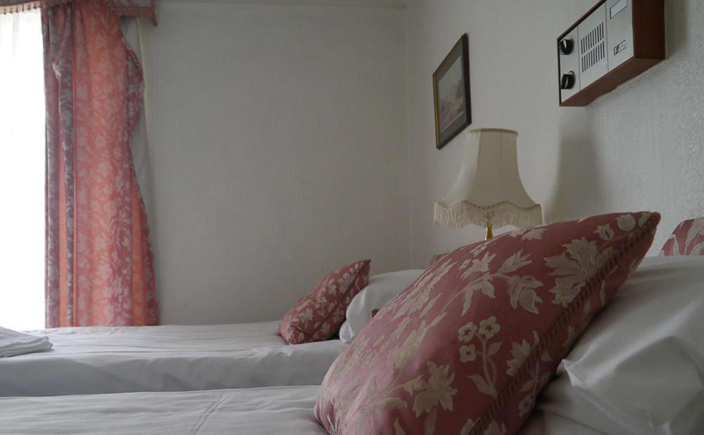 Twin Room - Photo 1