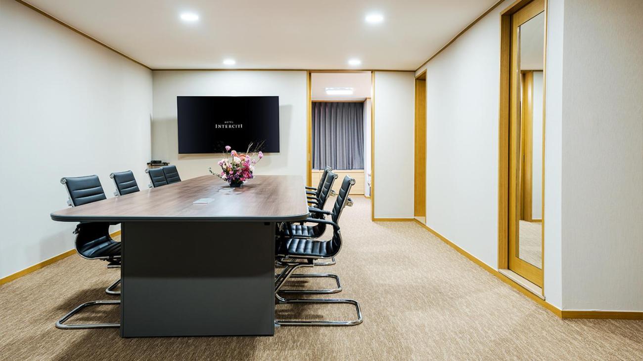 Suite Conference Twin Room