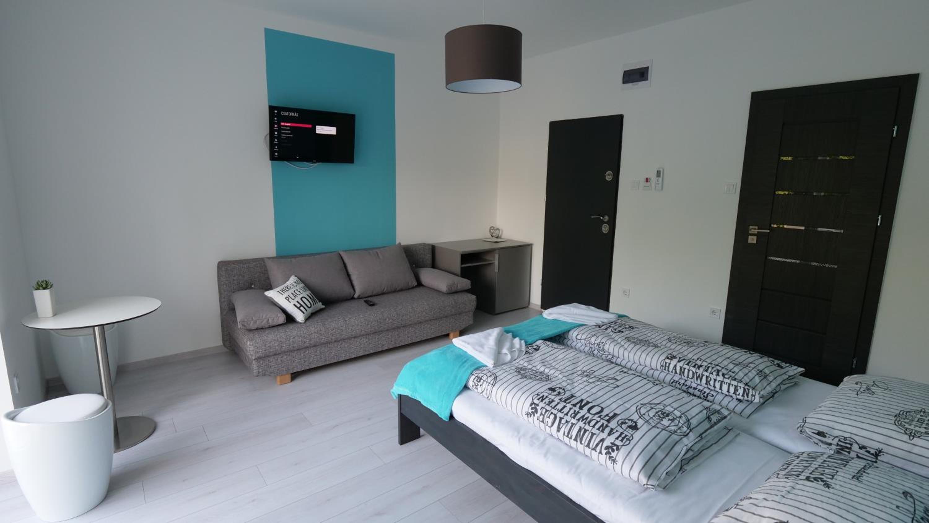 Family Room with Balcony photo 3