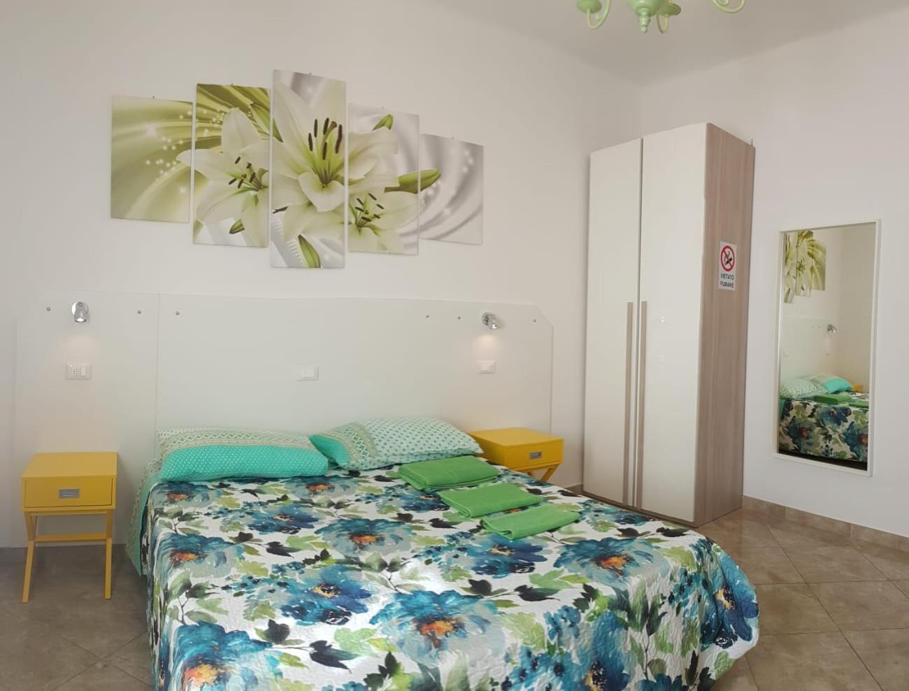 Twin Room with Private Bathroom - Photo 17