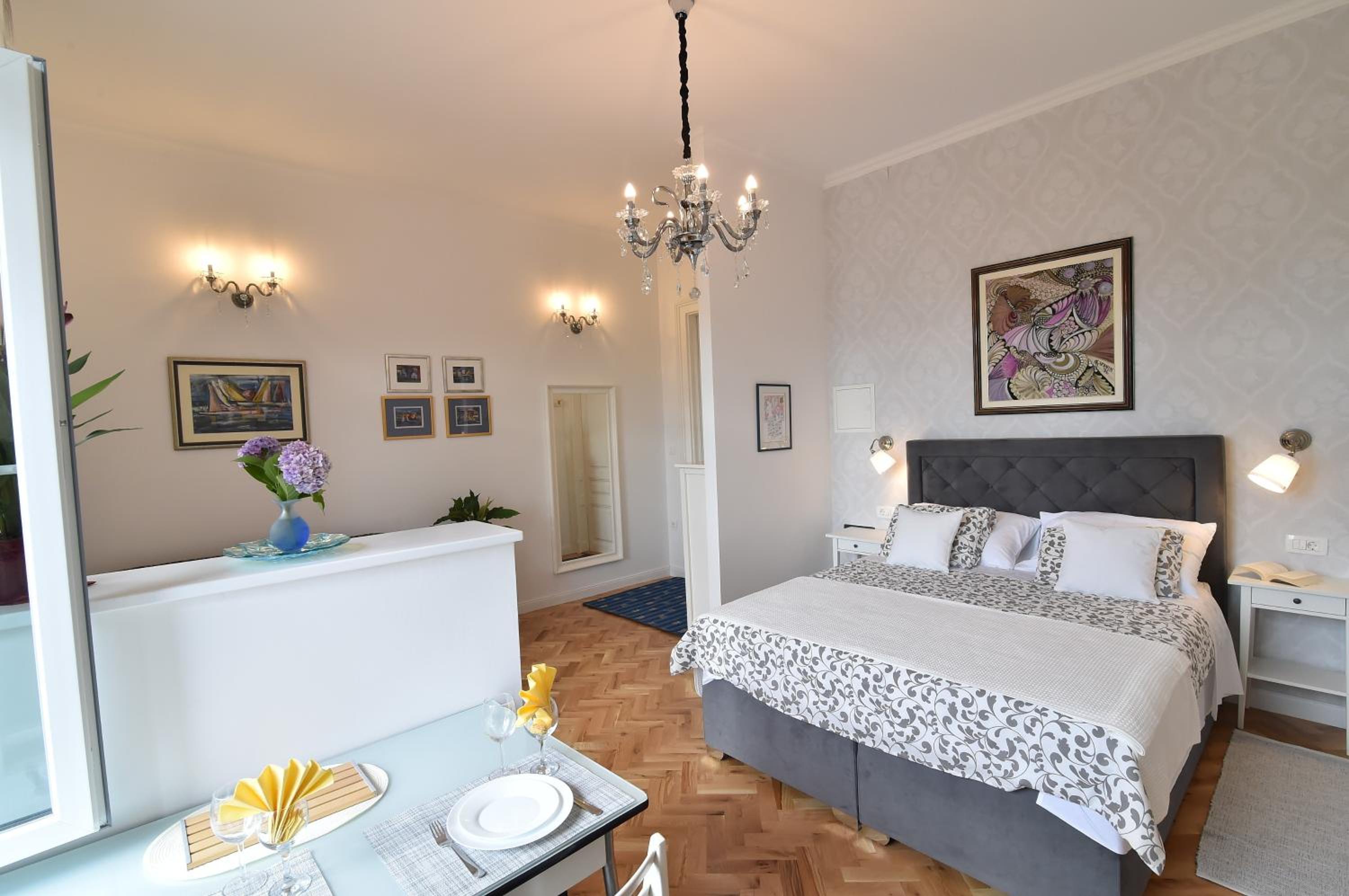 Studio Apartment photo 3