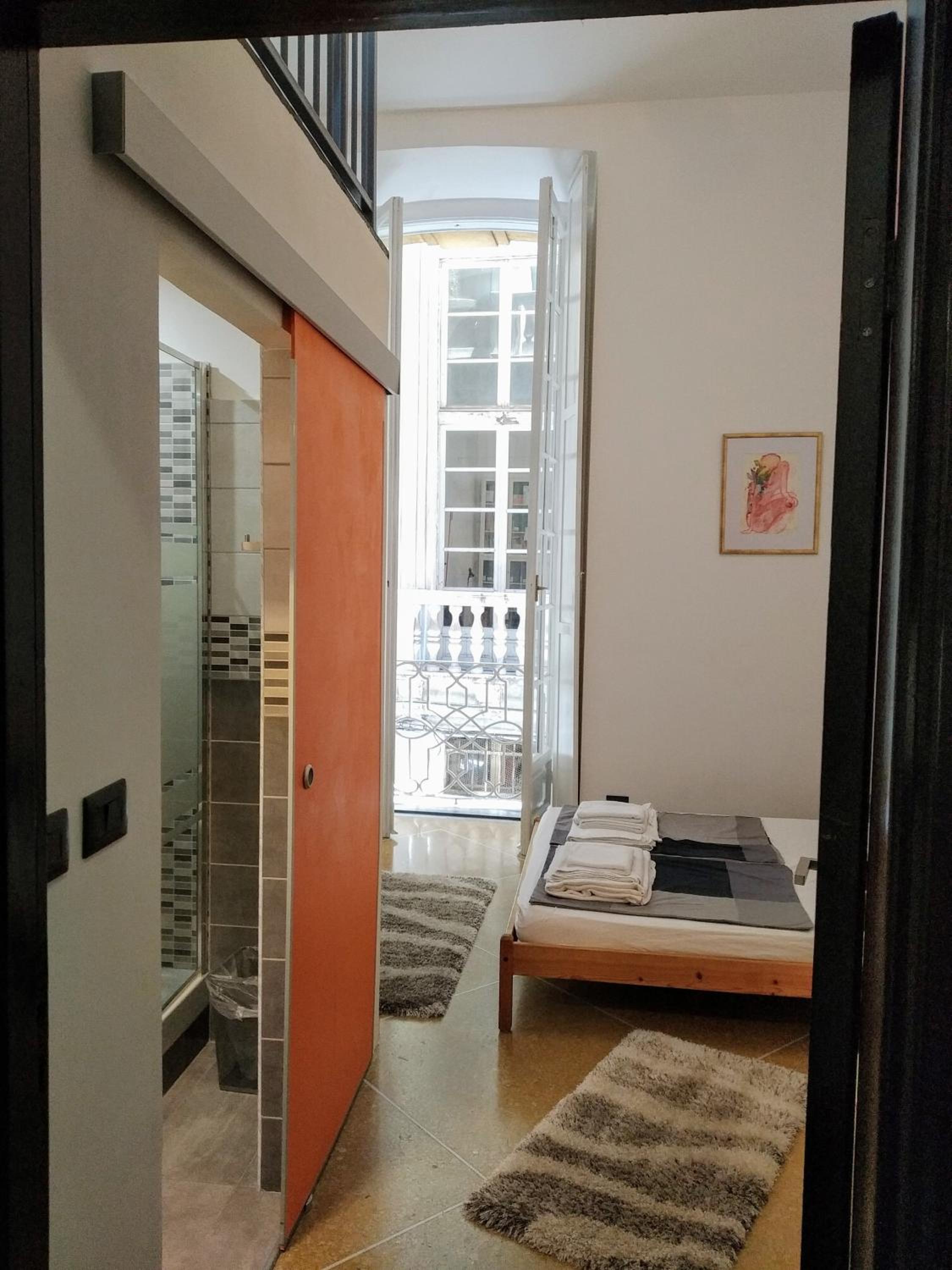 Double Room with En-Suite Bathroom - Photo 1